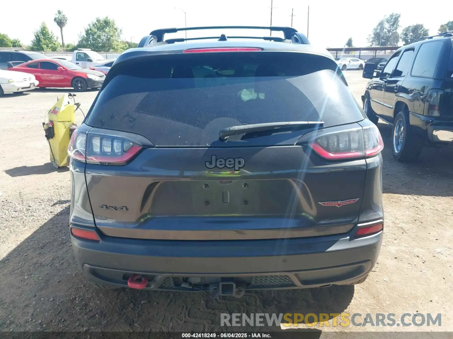 16 Photograph of a damaged car 1C4PJMBX0ND511091 JEEP CHEROKEE 2022