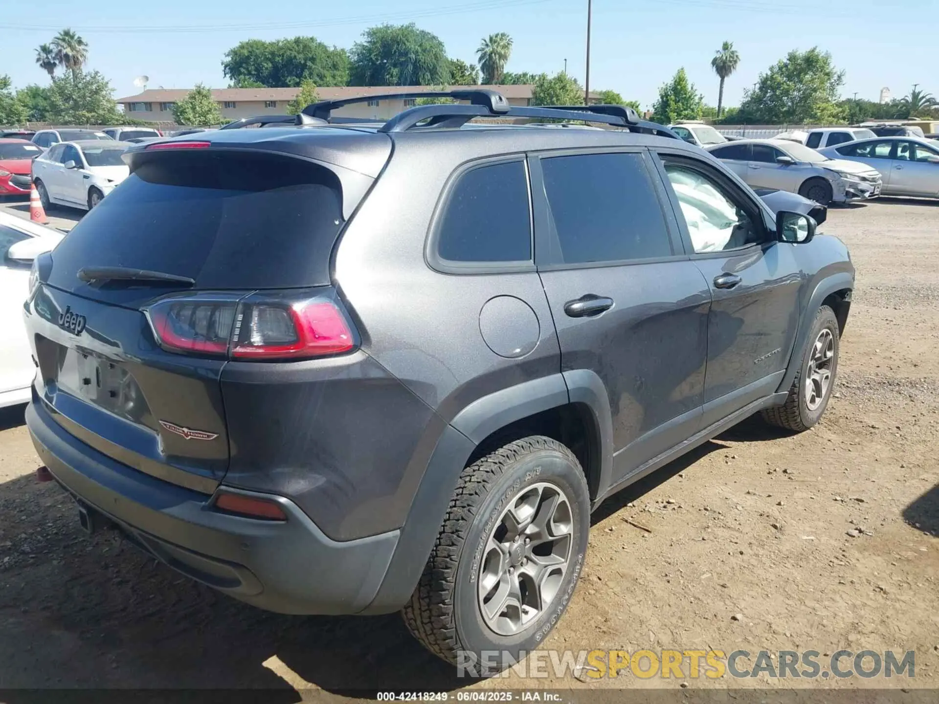 4 Photograph of a damaged car 1C4PJMBX0ND511091 JEEP CHEROKEE 2022