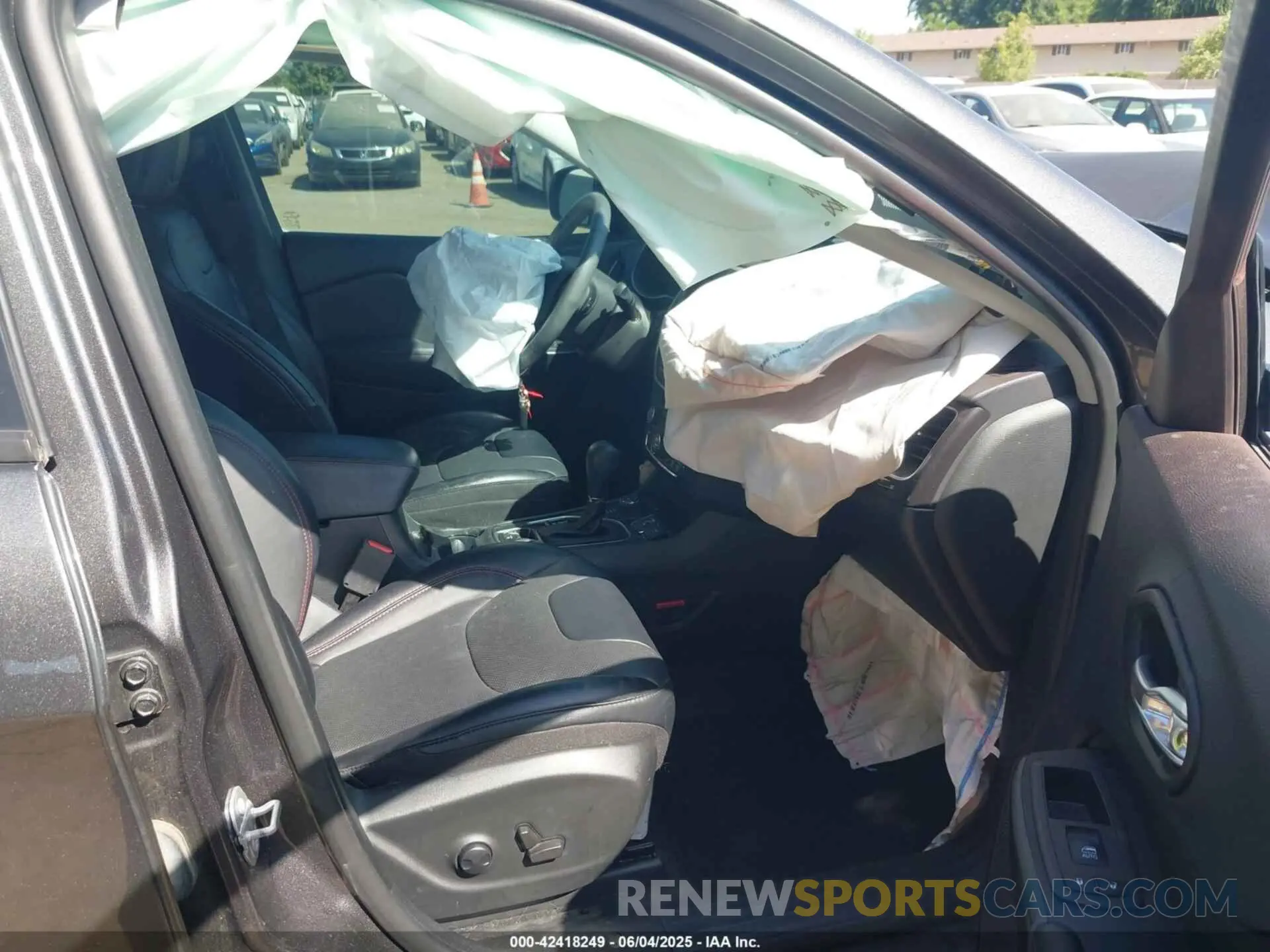 5 Photograph of a damaged car 1C4PJMBX0ND511091 JEEP CHEROKEE 2022