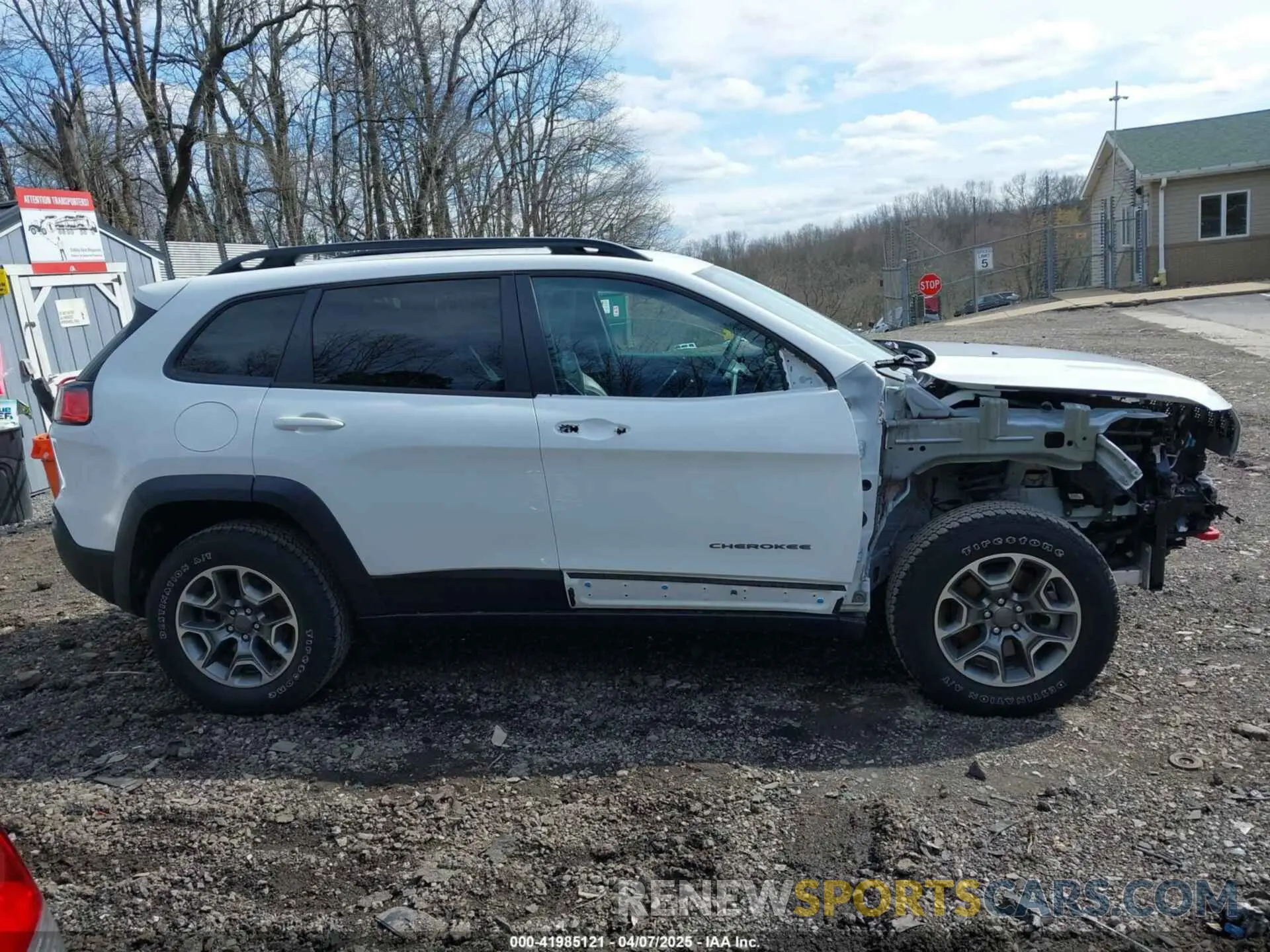 13 Photograph of a damaged car 1C4PJMBX0ND545659 JEEP CHEROKEE 2022