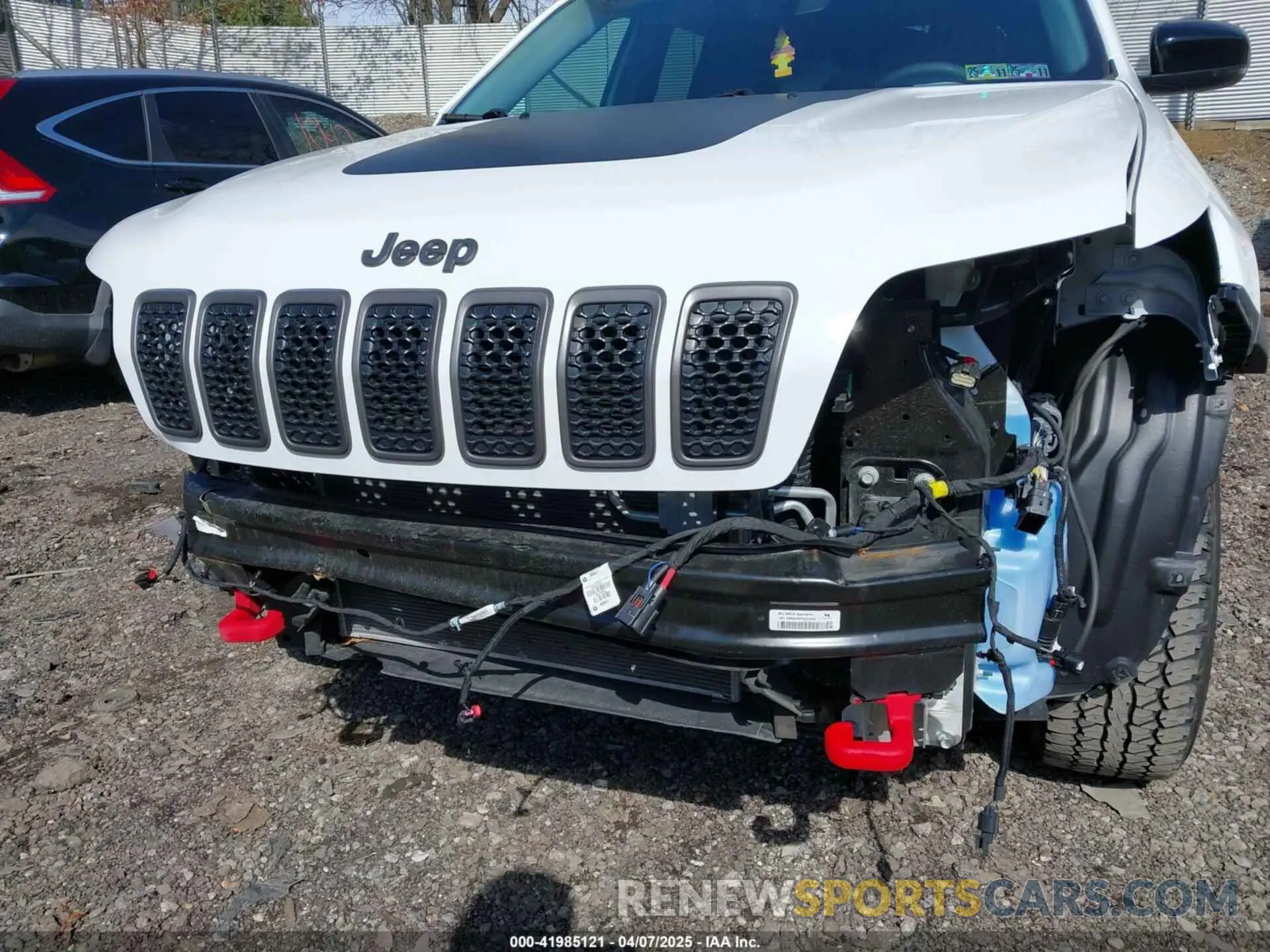 17 Photograph of a damaged car 1C4PJMBX0ND545659 JEEP CHEROKEE 2022
