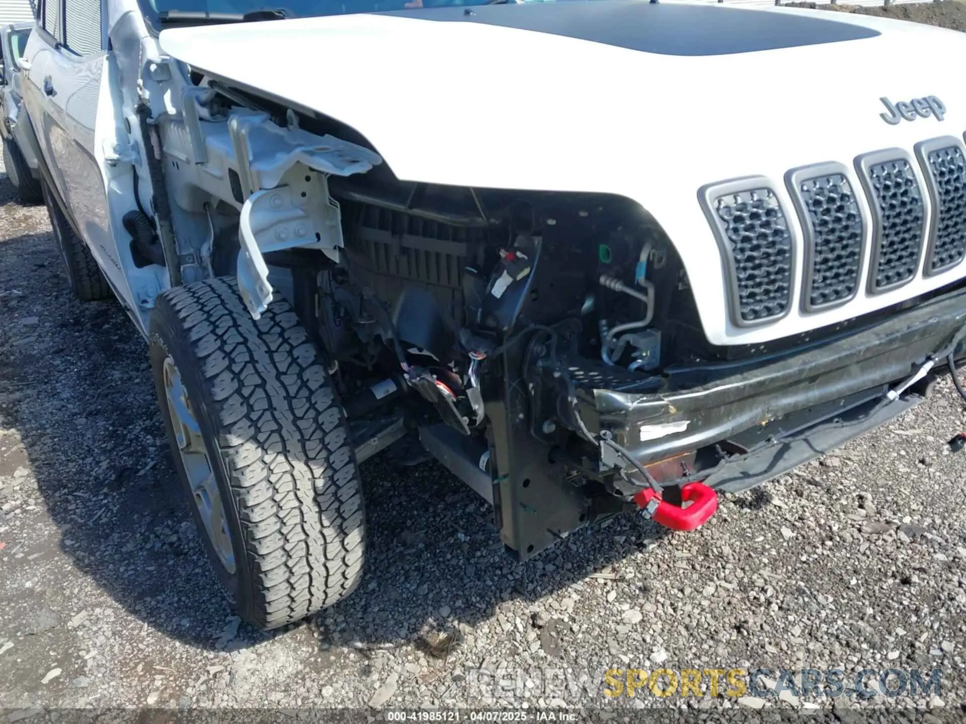 19 Photograph of a damaged car 1C4PJMBX0ND545659 JEEP CHEROKEE 2022