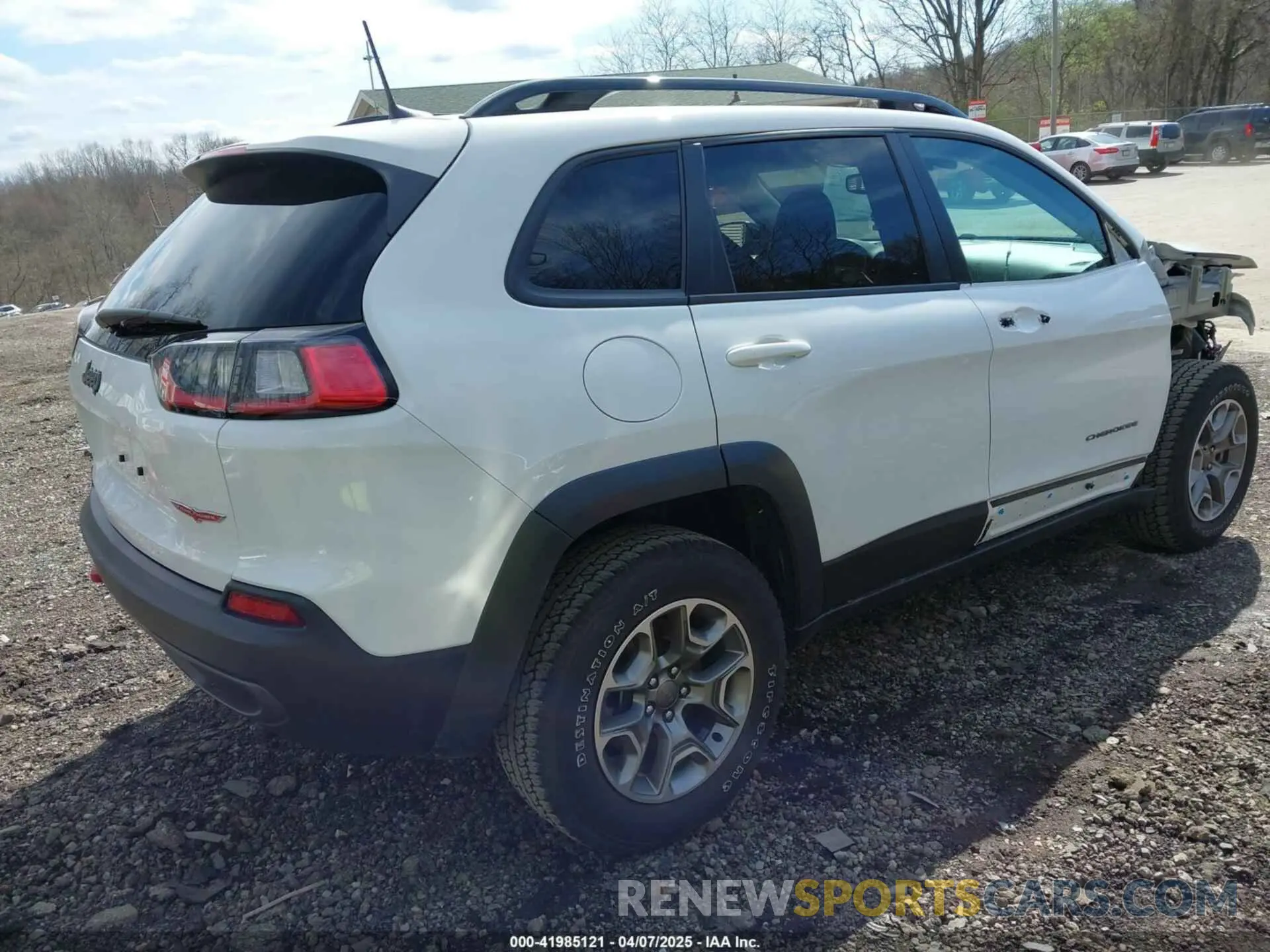 4 Photograph of a damaged car 1C4PJMBX0ND545659 JEEP CHEROKEE 2022