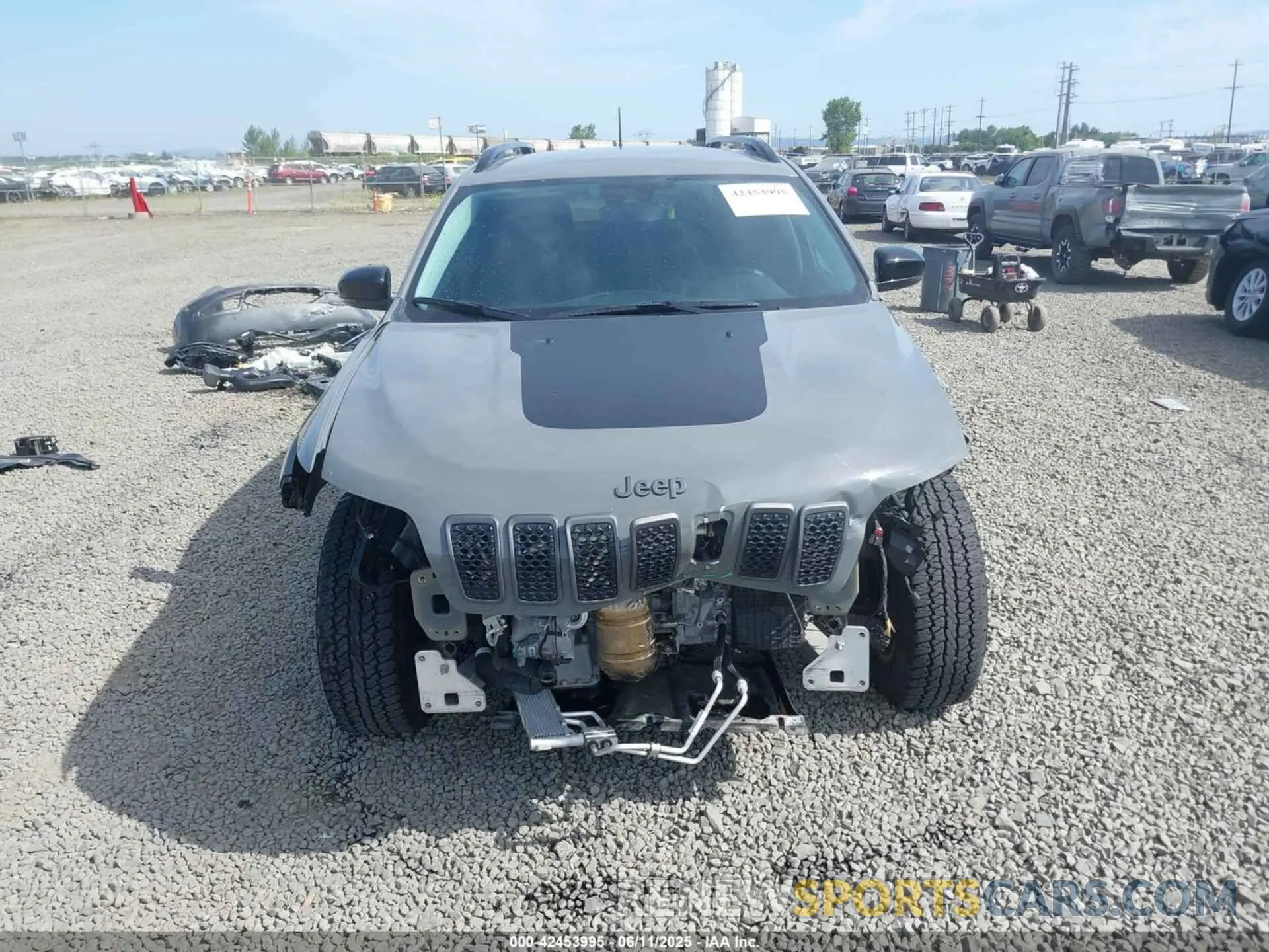13 Photograph of a damaged car 1C4PJMBX2ND525770 JEEP CHEROKEE 2022