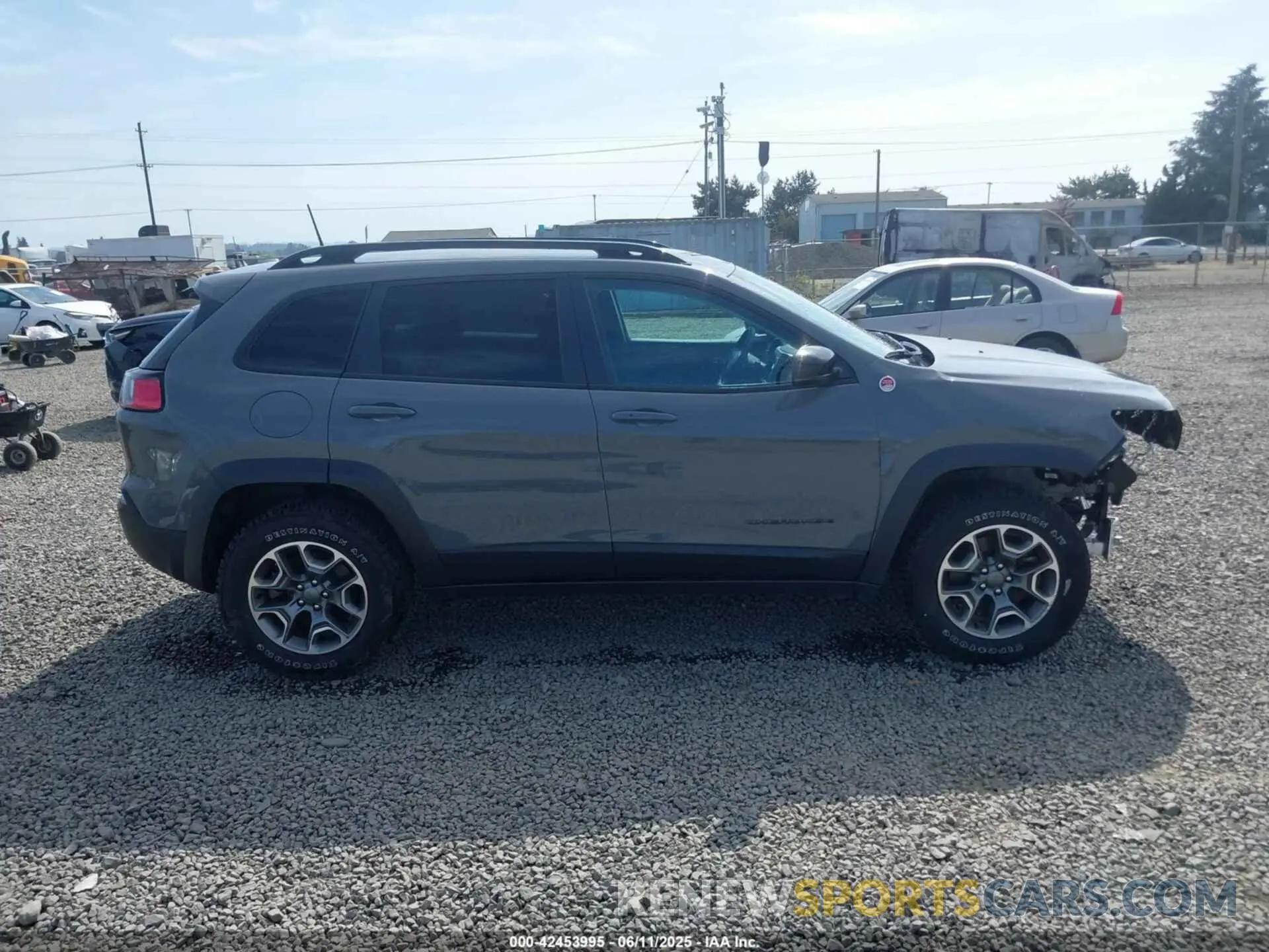 14 Photograph of a damaged car 1C4PJMBX2ND525770 JEEP CHEROKEE 2022