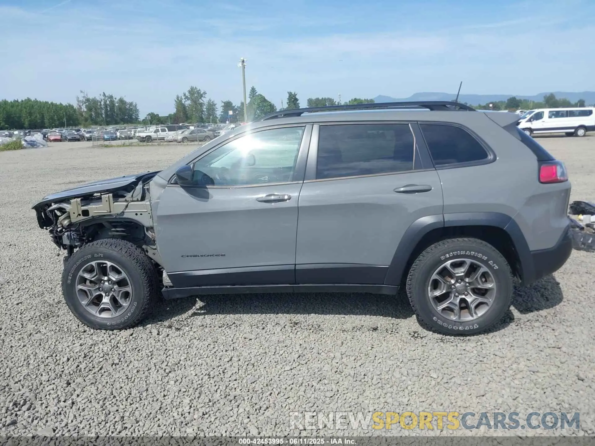 15 Photograph of a damaged car 1C4PJMBX2ND525770 JEEP CHEROKEE 2022