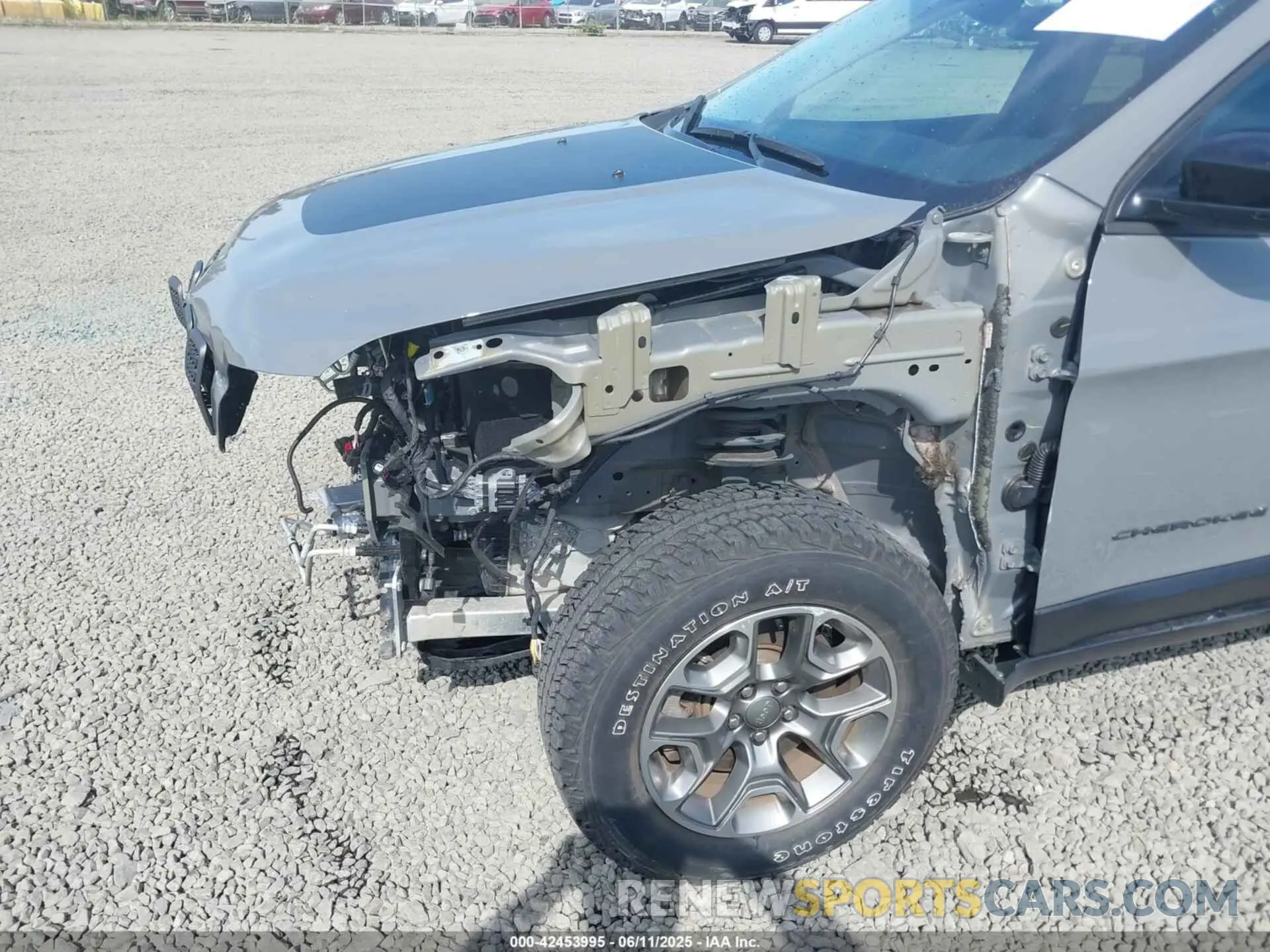 19 Photograph of a damaged car 1C4PJMBX2ND525770 JEEP CHEROKEE 2022