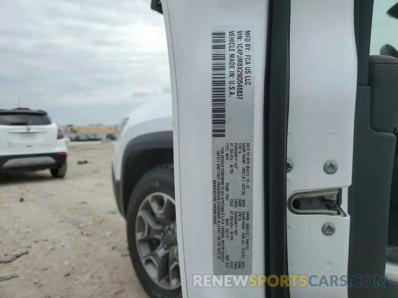 13 Photograph of a damaged car 1C4PJMBX2ND548837 JEEP CHEROKEE 2022