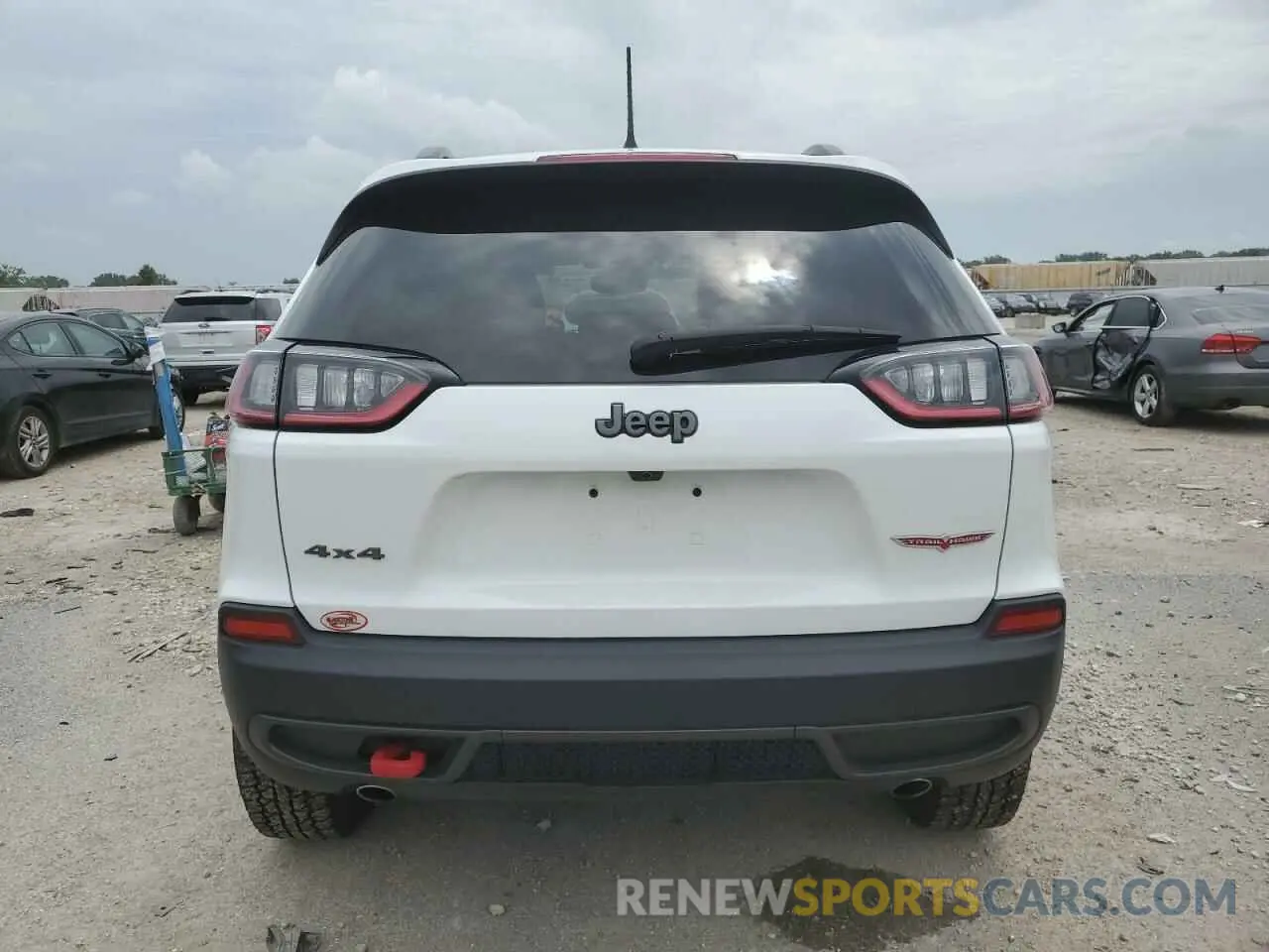 6 Photograph of a damaged car 1C4PJMBX2ND548837 JEEP CHEROKEE 2022