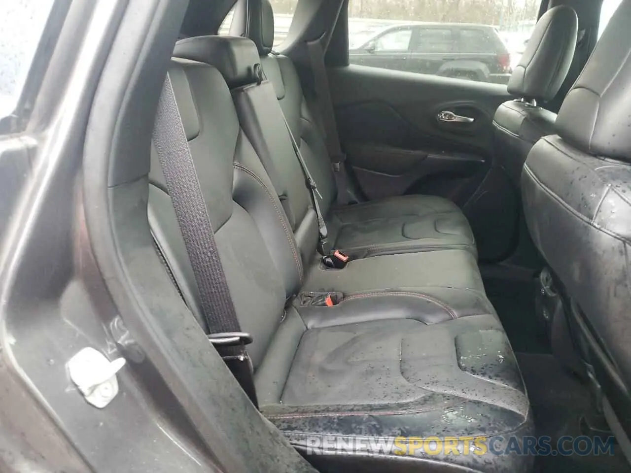 11 Photograph of a damaged car 1C4PJMBX3ND540147 JEEP CHEROKEE 2022