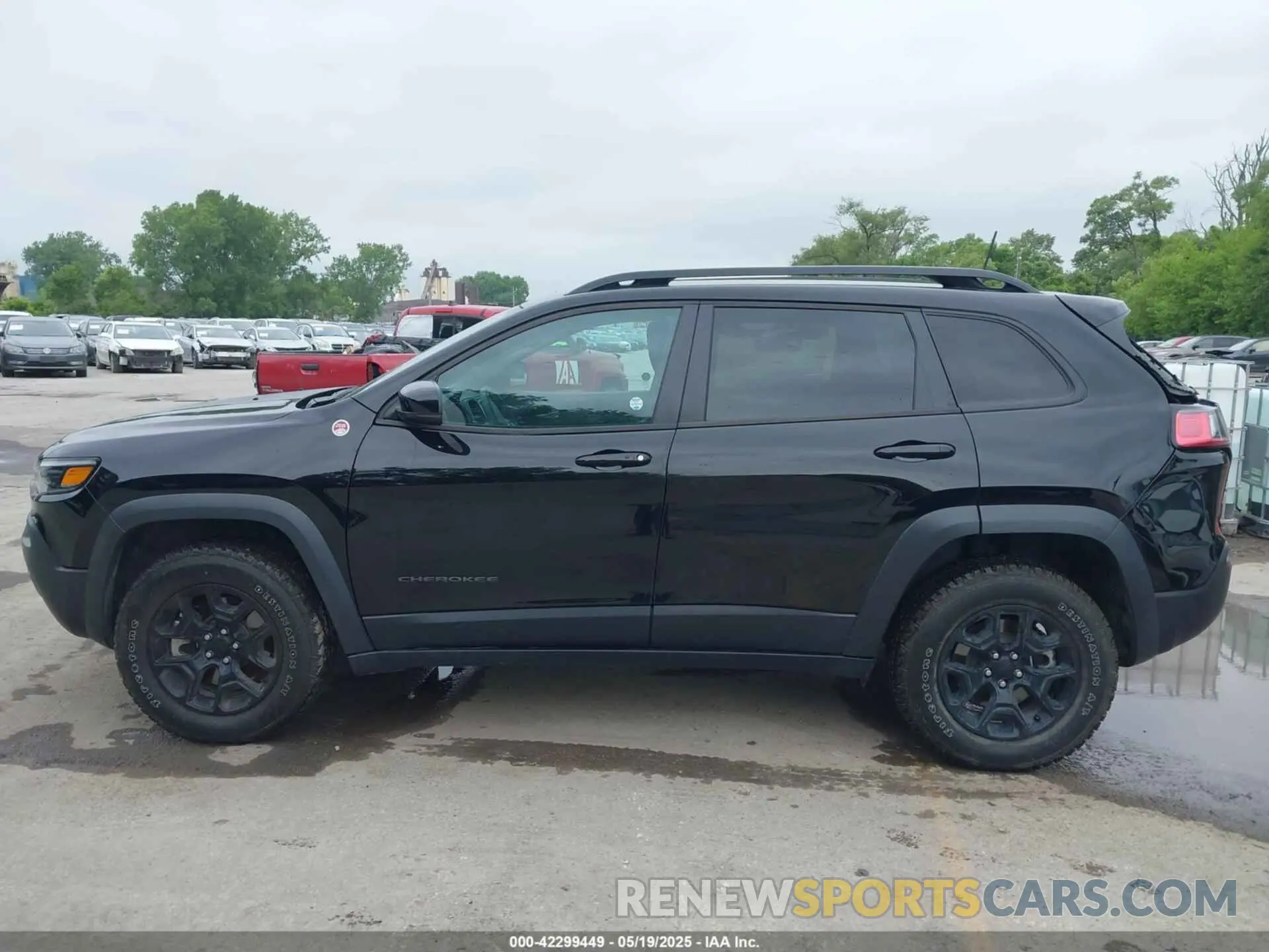 14 Photograph of a damaged car 1C4PJMBX3ND541301 JEEP CHEROKEE 2022