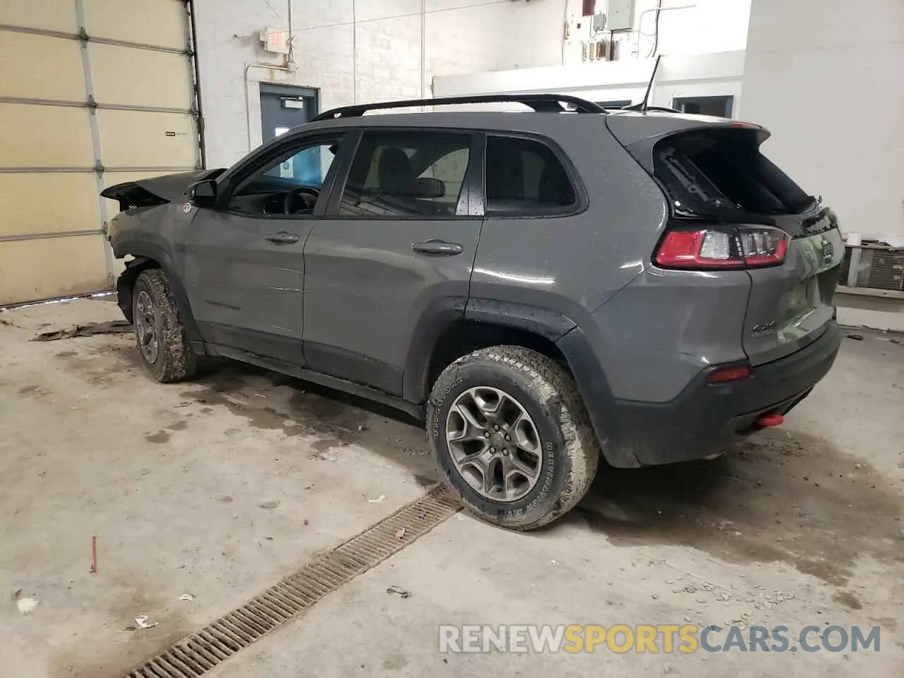 2 Photograph of a damaged car 1C4PJMBX3ND542805 JEEP CHEROKEE 2022