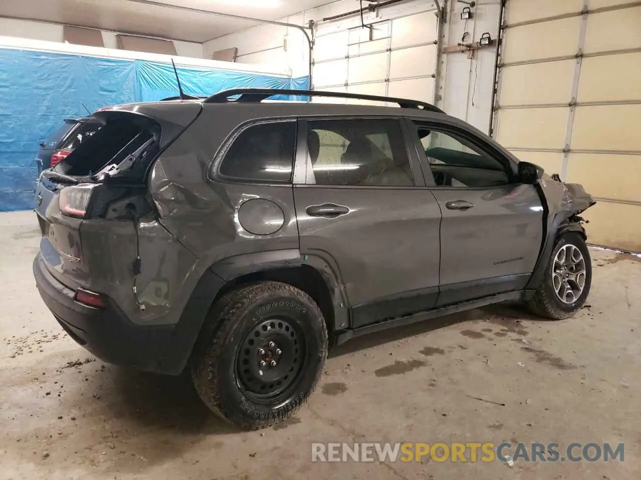 3 Photograph of a damaged car 1C4PJMBX3ND542805 JEEP CHEROKEE 2022