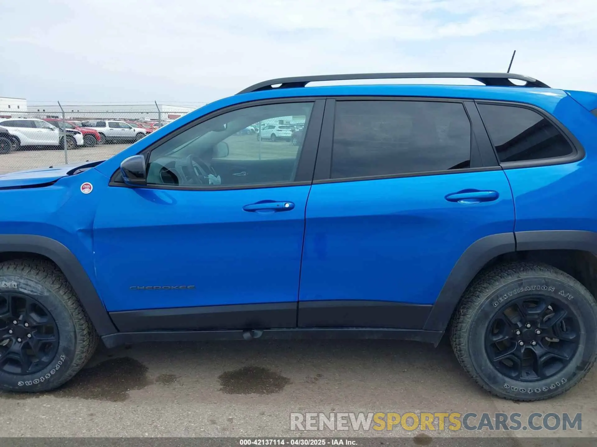 14 Photograph of a damaged car 1C4PJMBX4ND513488 JEEP CHEROKEE 2022