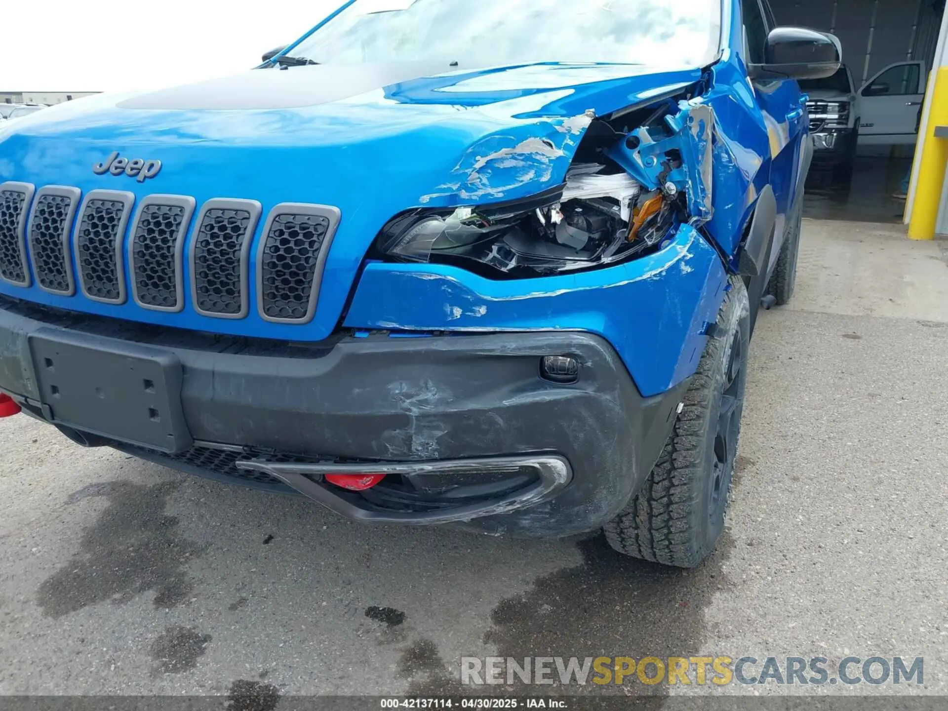 17 Photograph of a damaged car 1C4PJMBX4ND513488 JEEP CHEROKEE 2022