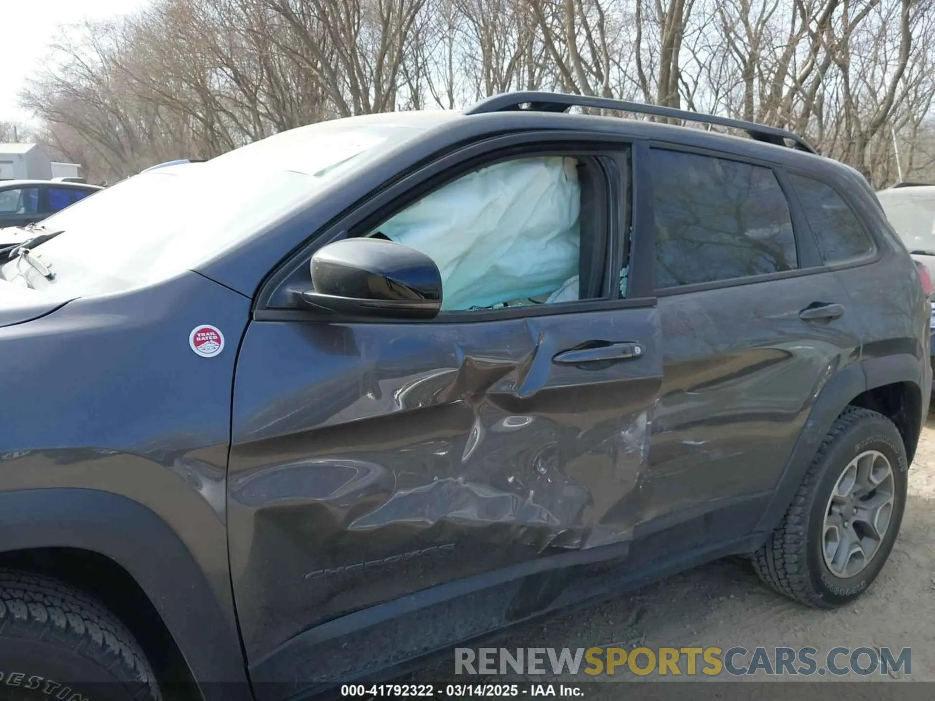 14 Photograph of a damaged car 1C4PJMBX4ND536592 JEEP CHEROKEE 2022