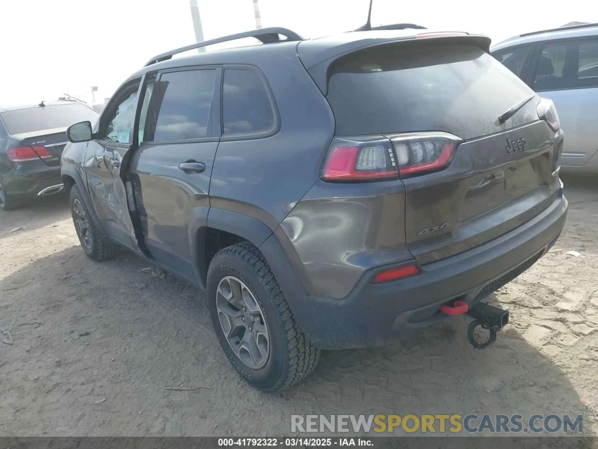 3 Photograph of a damaged car 1C4PJMBX4ND536592 JEEP CHEROKEE 2022