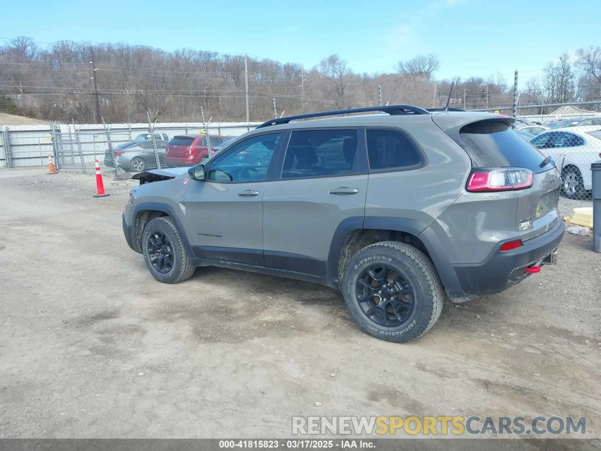 3 Photograph of a damaged car 1C4PJMBX5ND541929 JEEP CHEROKEE 2022