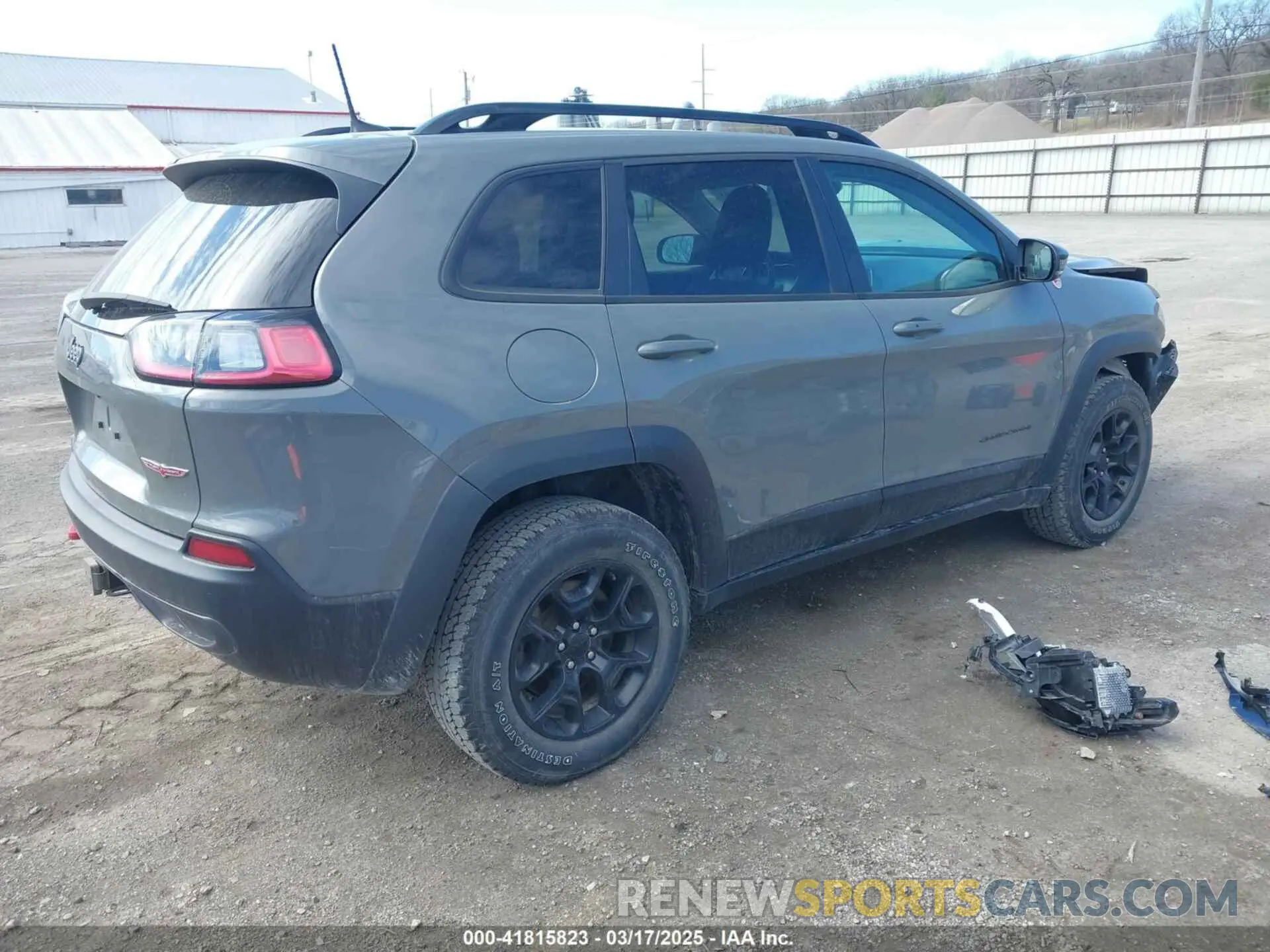 4 Photograph of a damaged car 1C4PJMBX5ND541929 JEEP CHEROKEE 2022