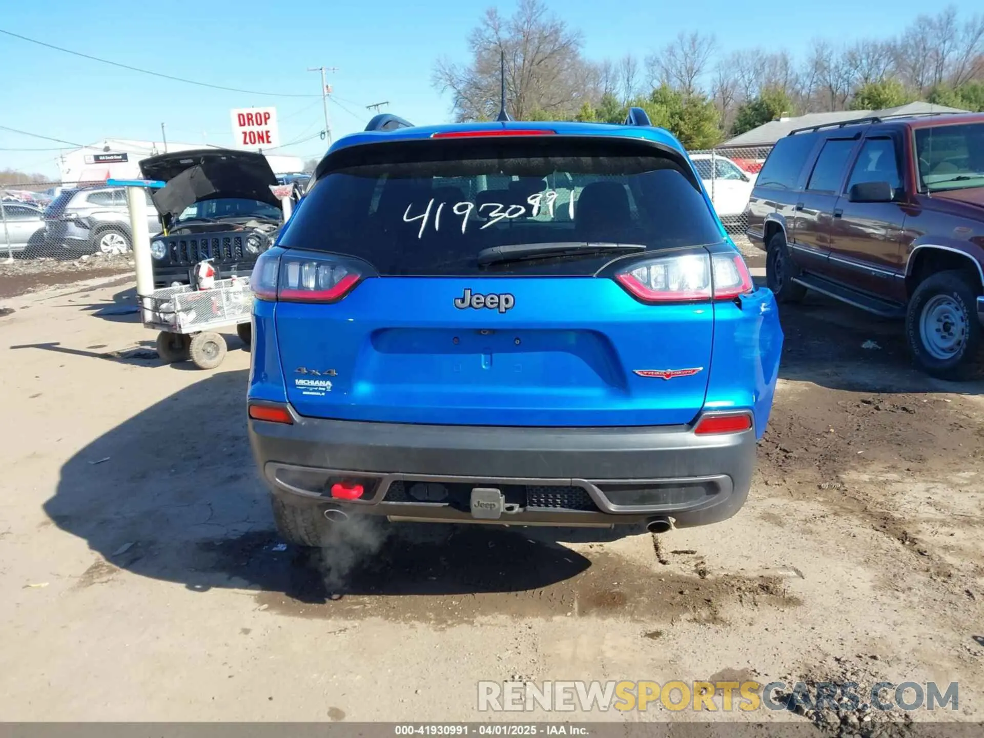 17 Photograph of a damaged car 1C4PJMBX5ND553336 JEEP CHEROKEE 2022