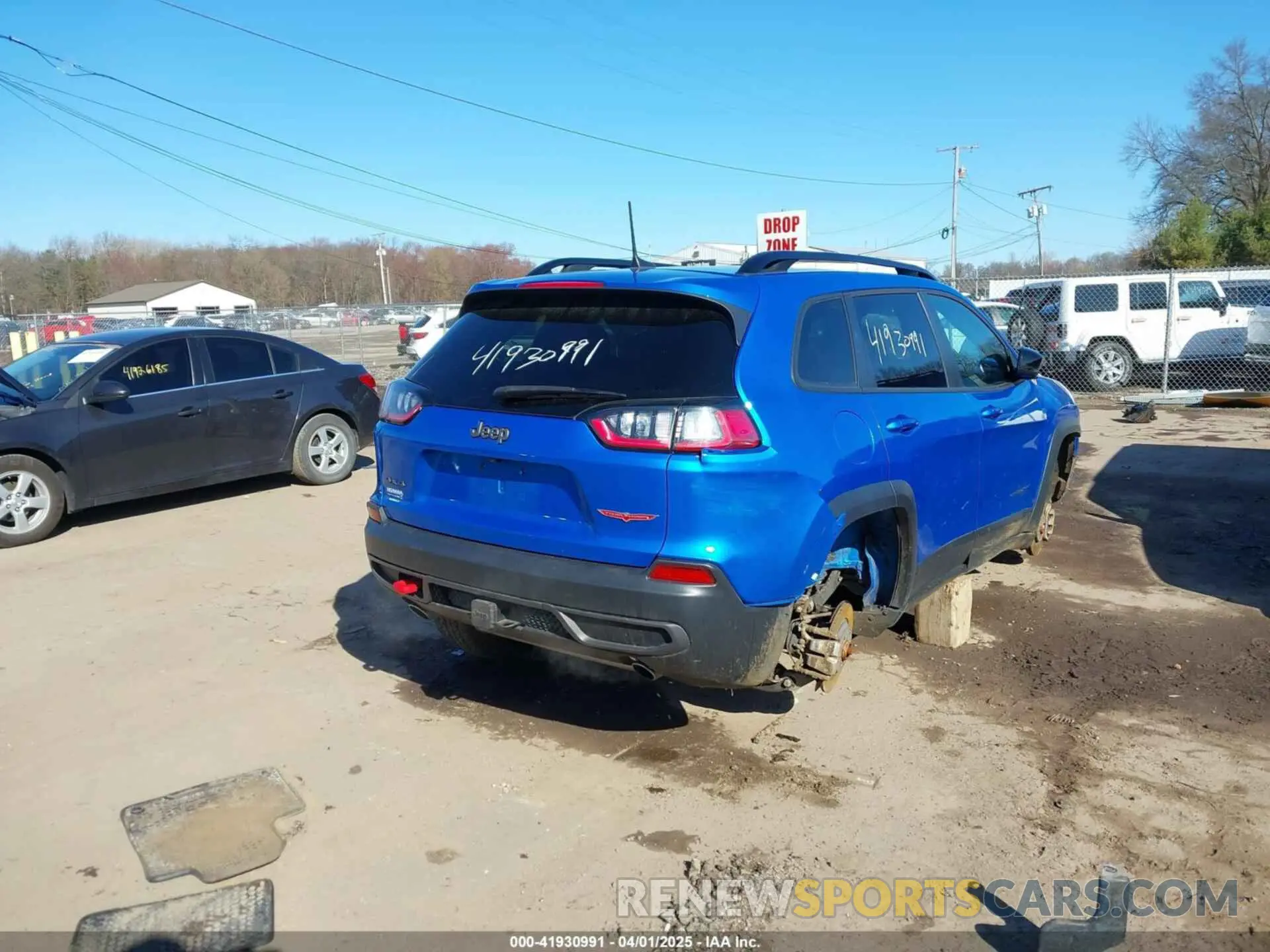 4 Photograph of a damaged car 1C4PJMBX5ND553336 JEEP CHEROKEE 2022