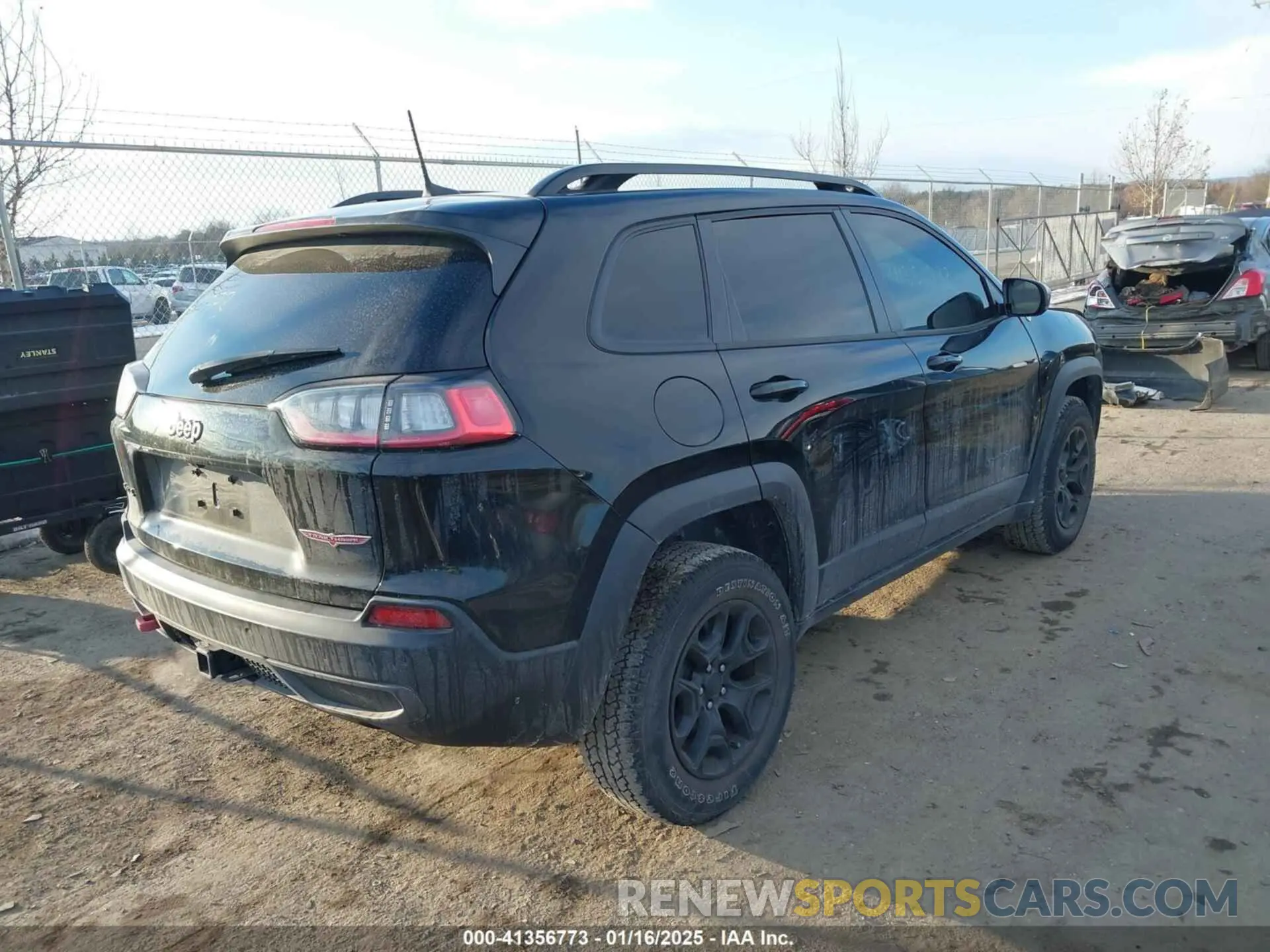 4 Photograph of a damaged car 1C4PJMBX7ND508267 JEEP CHEROKEE 2022