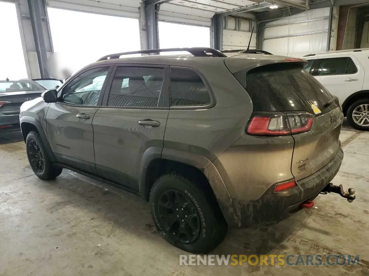 2 Photograph of a damaged car 1C4PJMBX7ND532150 JEEP CHEROKEE 2022
