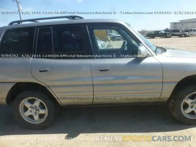 10 Photograph of a damaged car 1C4PJMBX7ND550115 JEEP CHEROKEE 2022