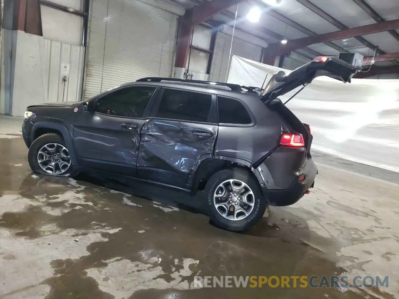 2 Photograph of a damaged car 1C4PJMBX8ND500503 JEEP CHEROKEE 2022