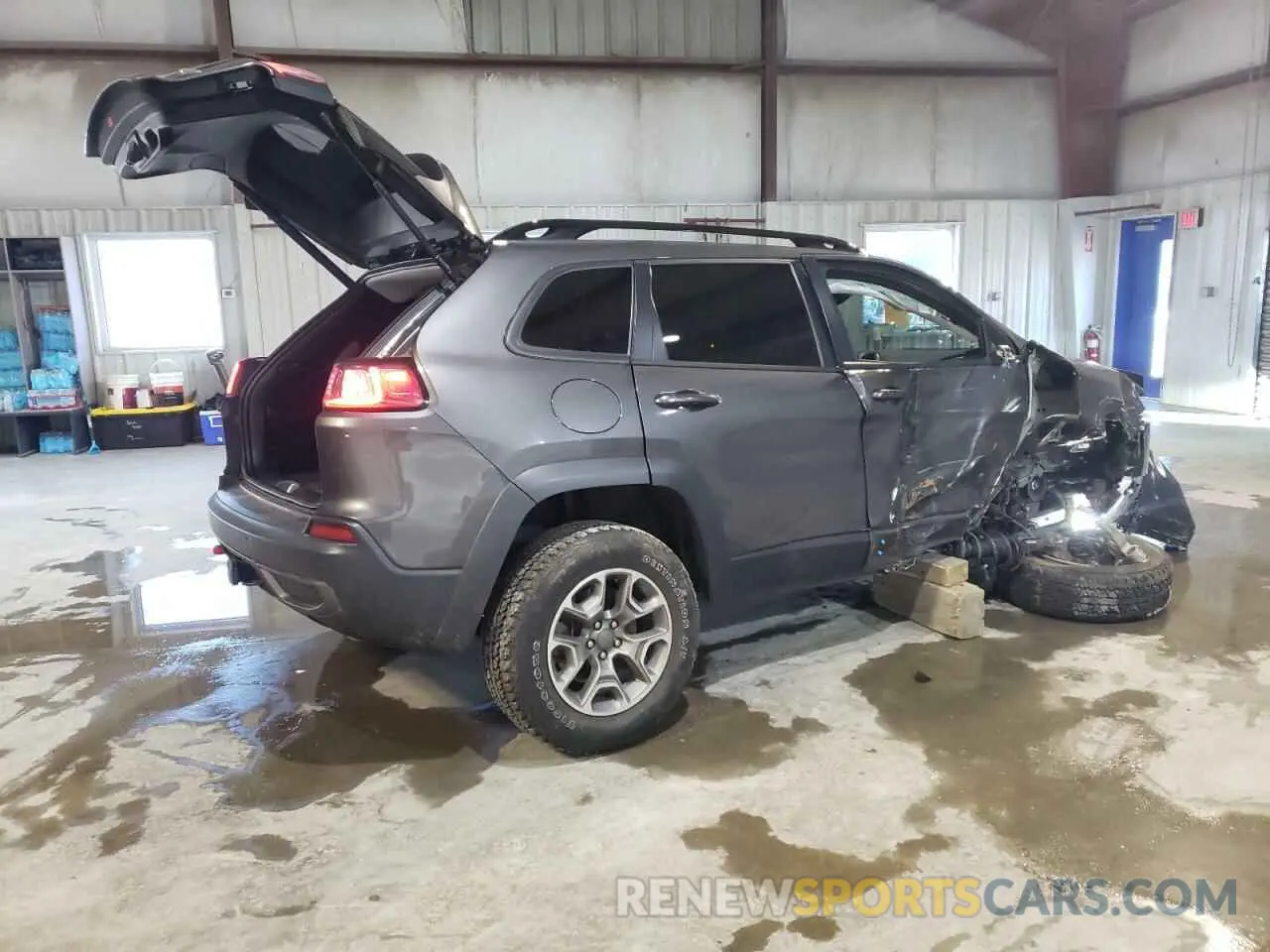 3 Photograph of a damaged car 1C4PJMBX8ND500503 JEEP CHEROKEE 2022