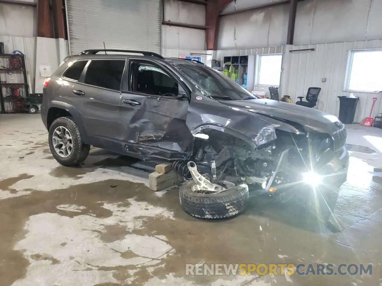 4 Photograph of a damaged car 1C4PJMBX8ND500503 JEEP CHEROKEE 2022