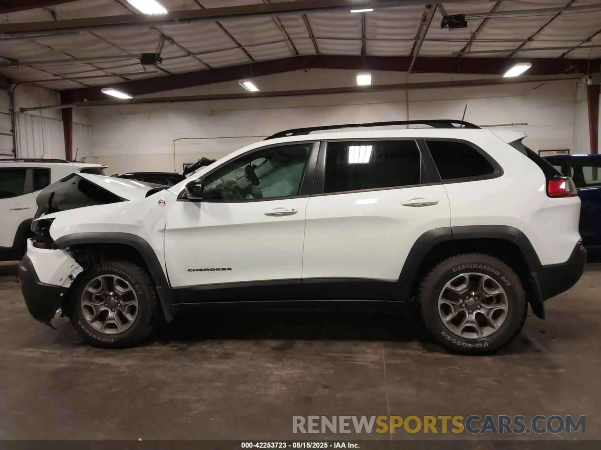 15 Photograph of a damaged car 1C4PJMBX9ND504737 JEEP CHEROKEE 2022