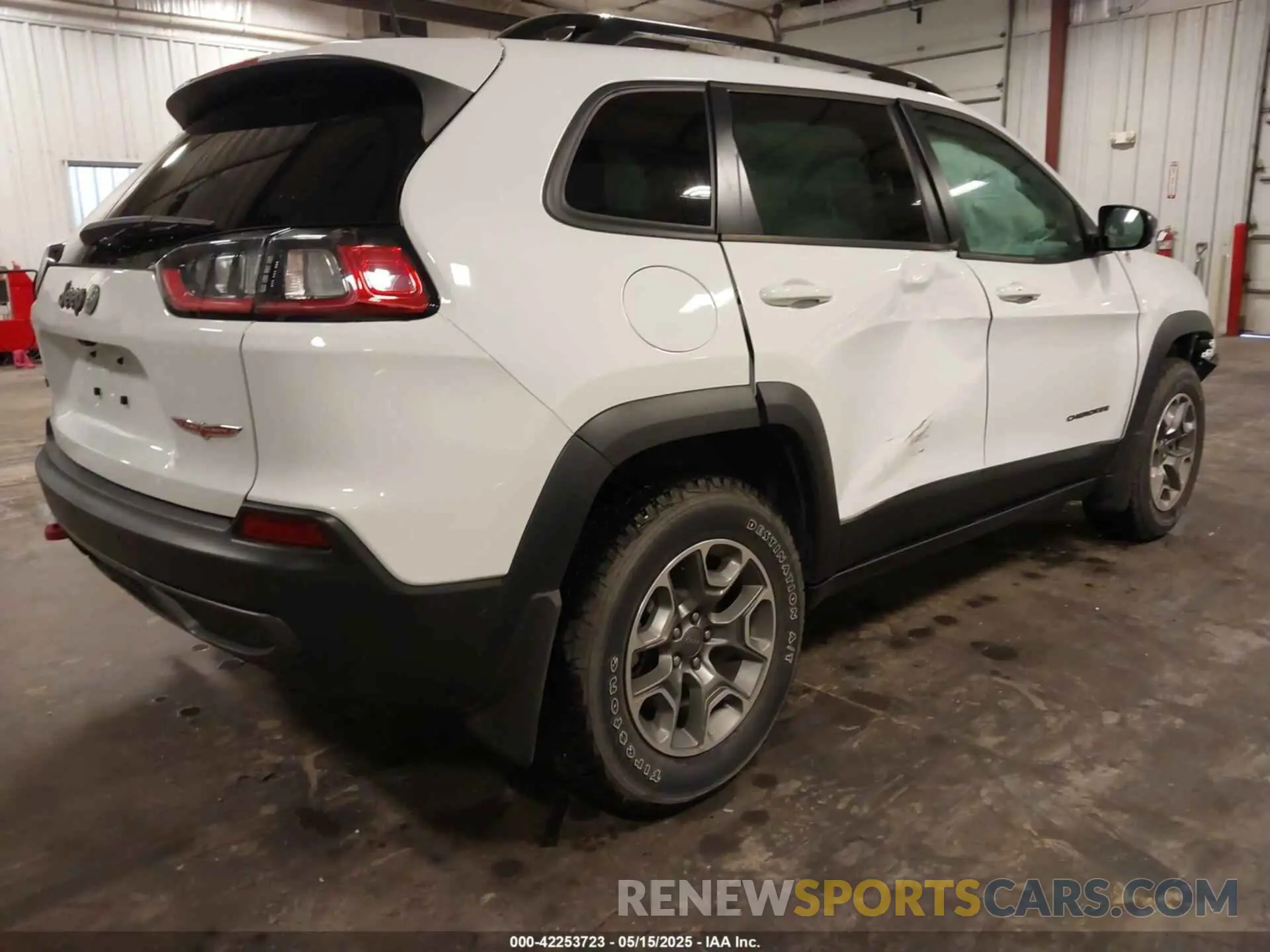 4 Photograph of a damaged car 1C4PJMBX9ND504737 JEEP CHEROKEE 2022