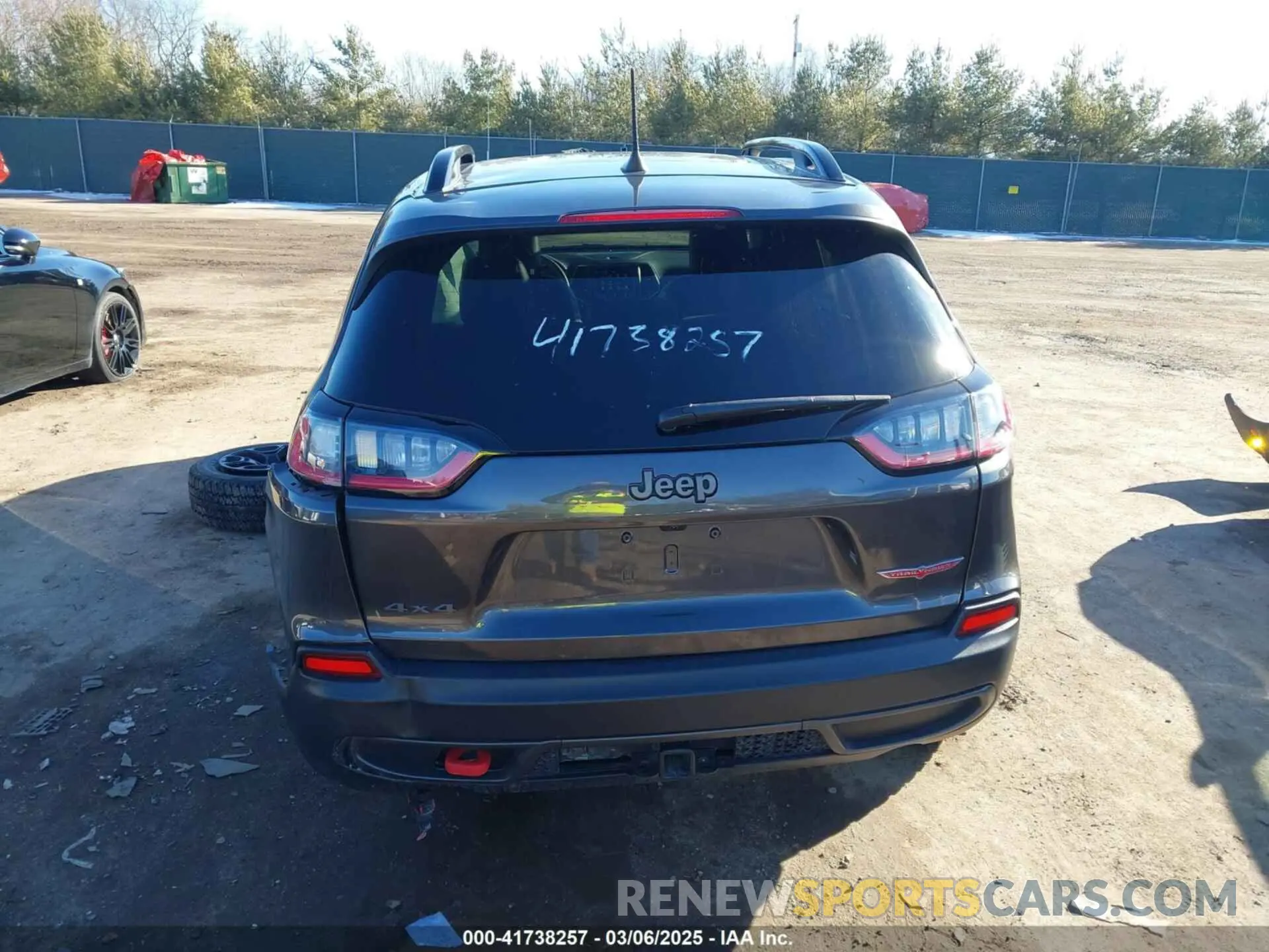17 Photograph of a damaged car 1C4PJMBX9ND522235 JEEP CHEROKEE 2022