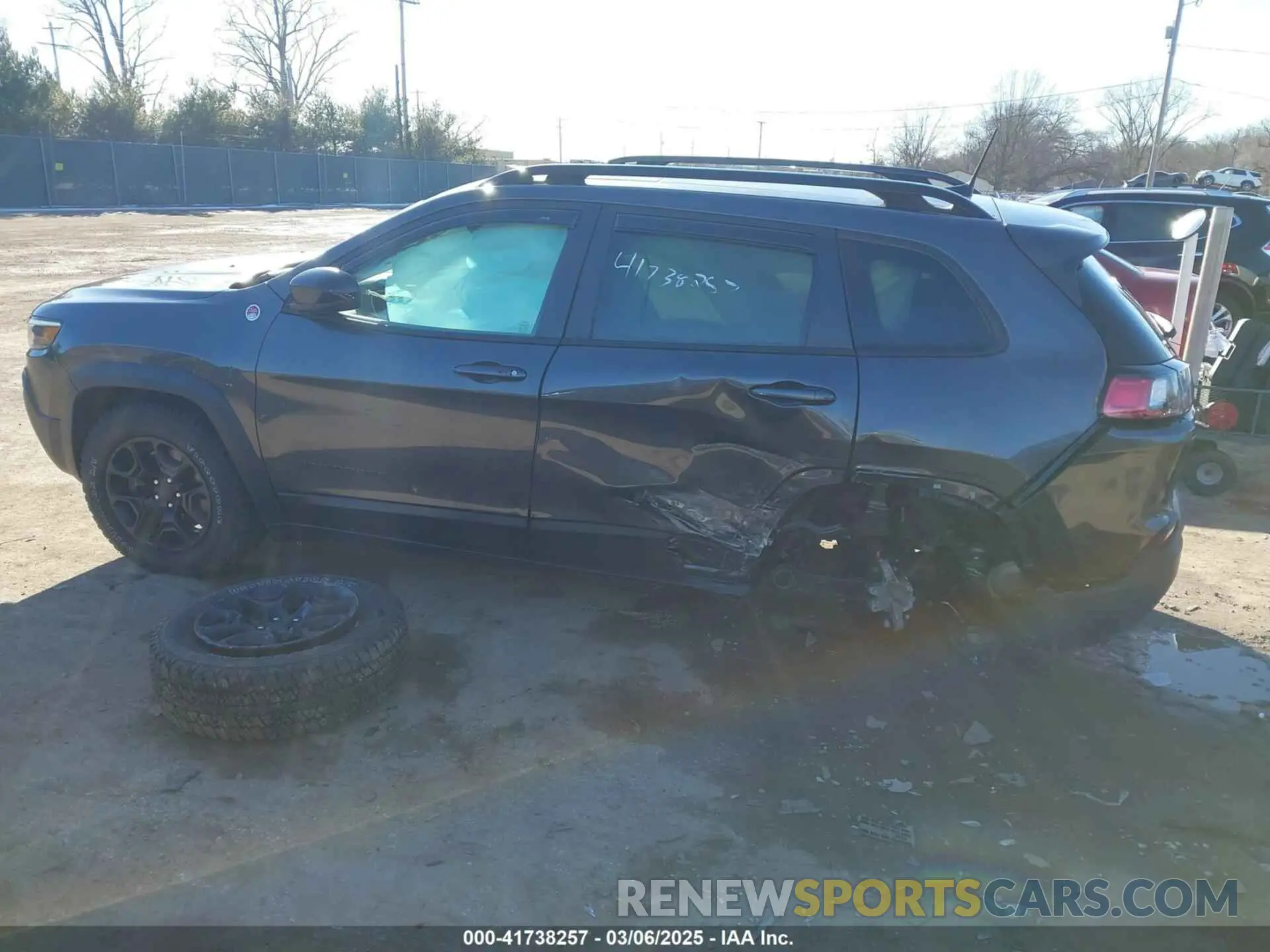 6 Photograph of a damaged car 1C4PJMBX9ND522235 JEEP CHEROKEE 2022