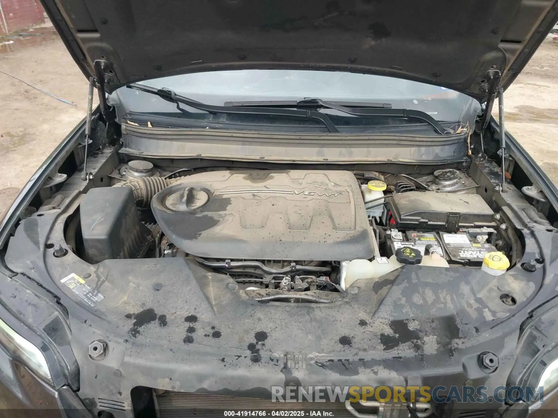 10 Photograph of a damaged car 1C4PJMCX1ND528898 JEEP CHEROKEE 2022