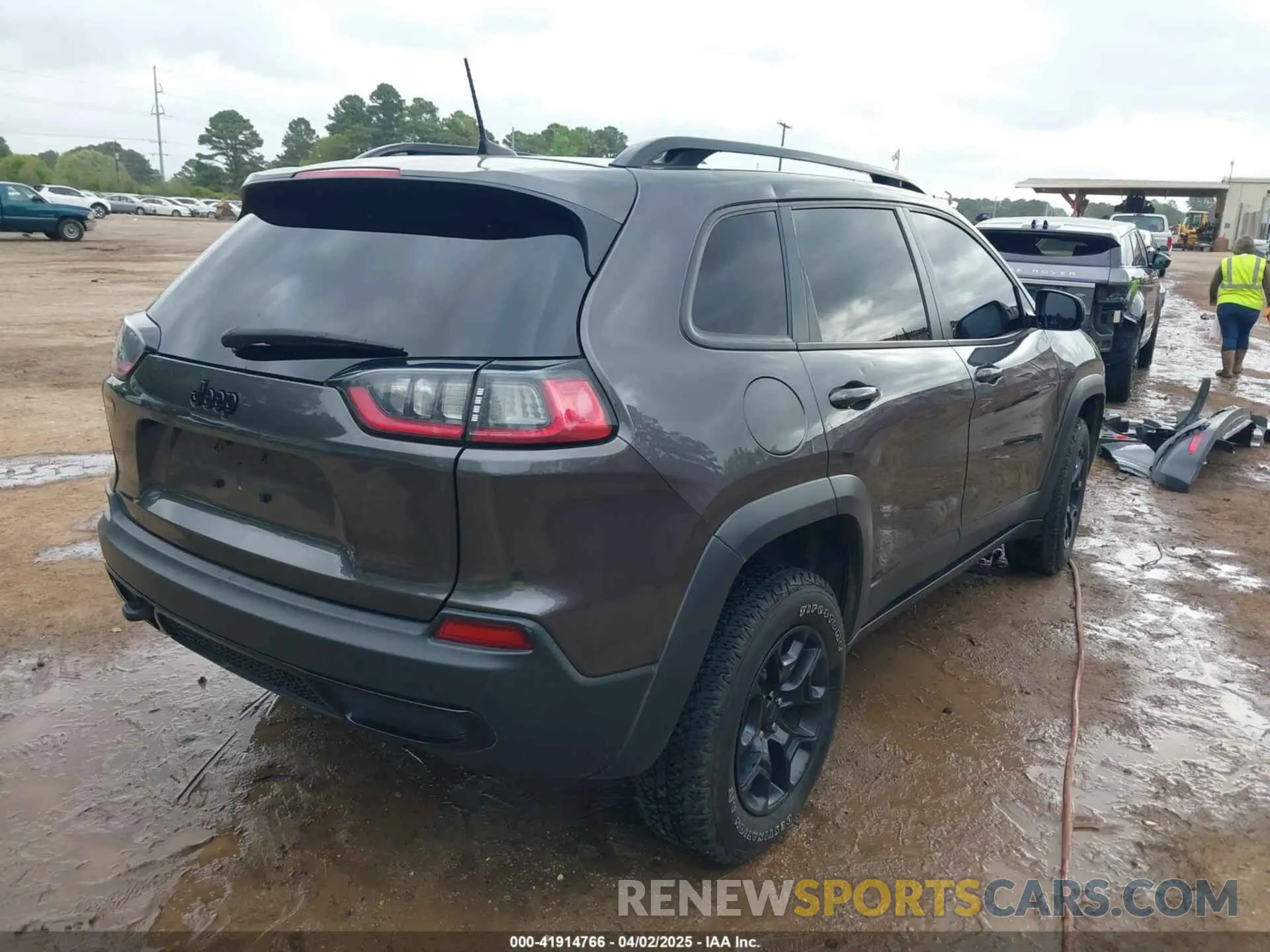 4 Photograph of a damaged car 1C4PJMCX1ND528898 JEEP CHEROKEE 2022