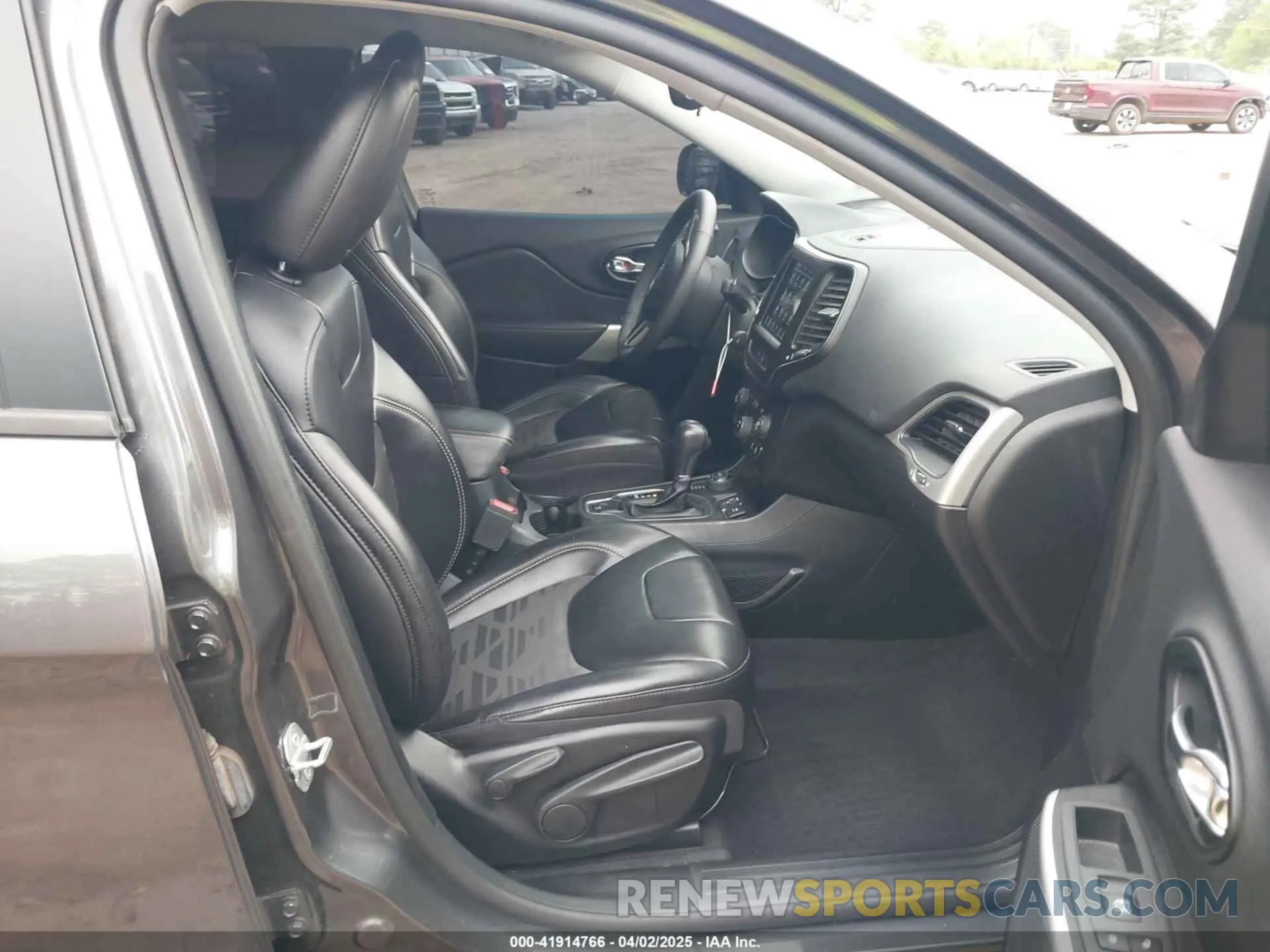 5 Photograph of a damaged car 1C4PJMCX1ND528898 JEEP CHEROKEE 2022