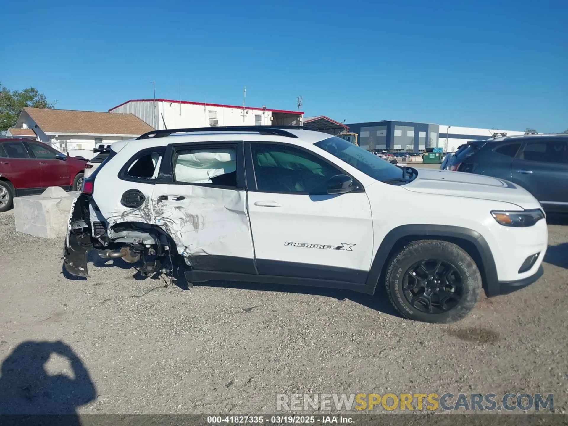 14 Photograph of a damaged car 1C4PJMCX2ND533284 JEEP CHEROKEE 2022