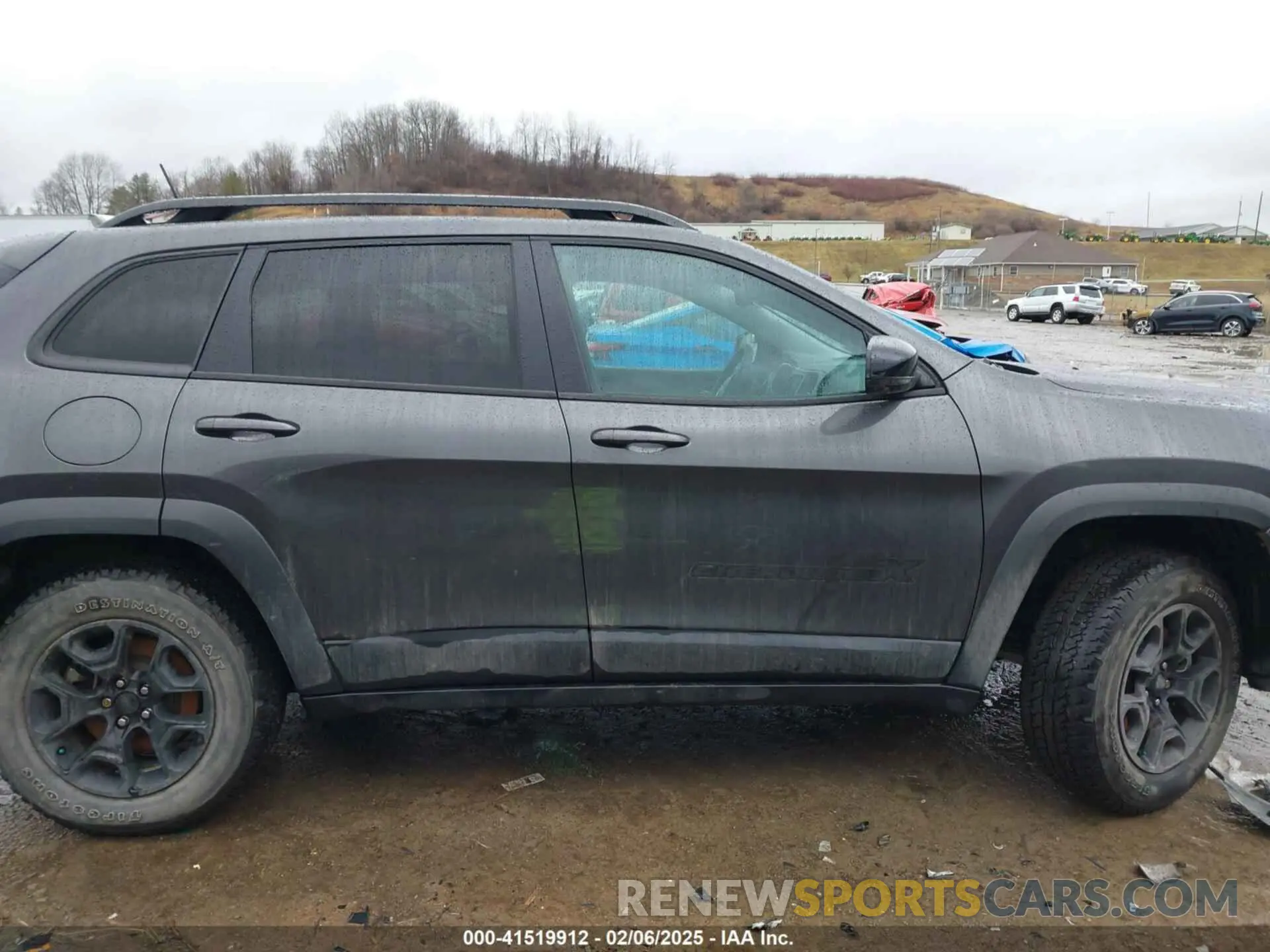 13 Photograph of a damaged car 1C4PJMCX4ND525297 JEEP CHEROKEE 2022