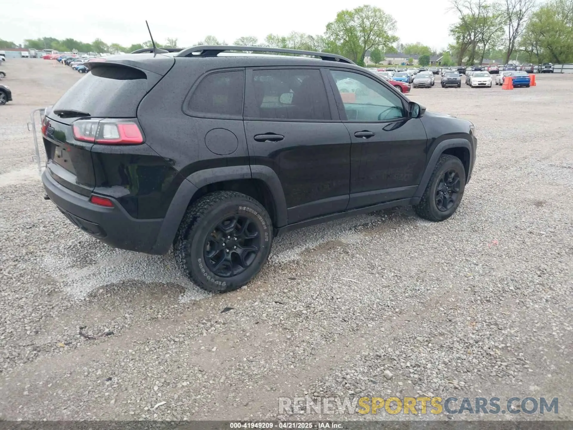 4 Photograph of a damaged car 1C4PJMCX6ND554963 JEEP CHEROKEE 2022