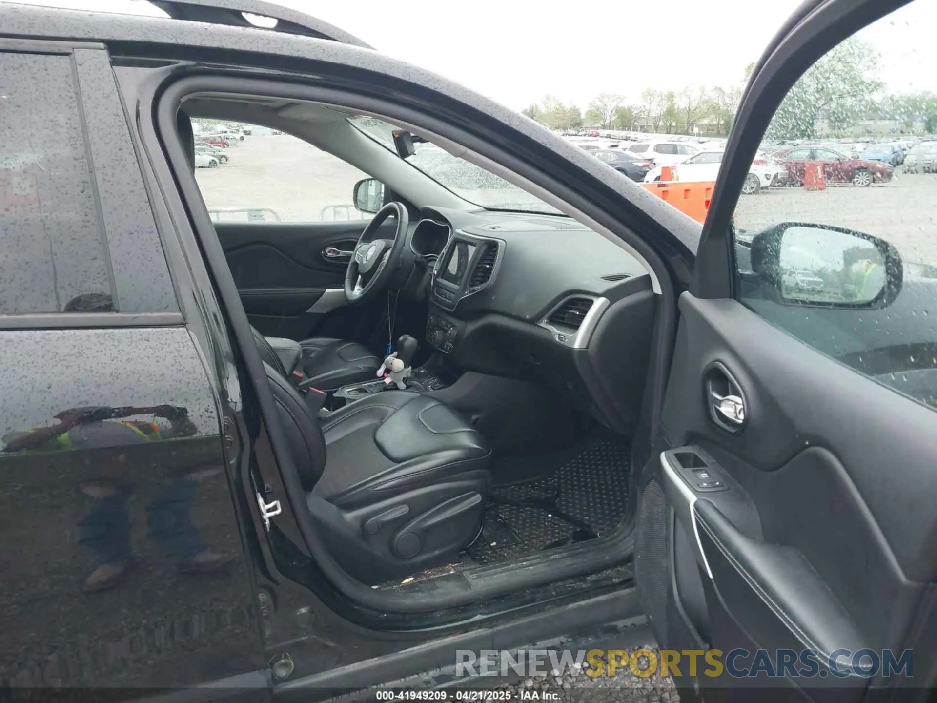 5 Photograph of a damaged car 1C4PJMCX6ND554963 JEEP CHEROKEE 2022