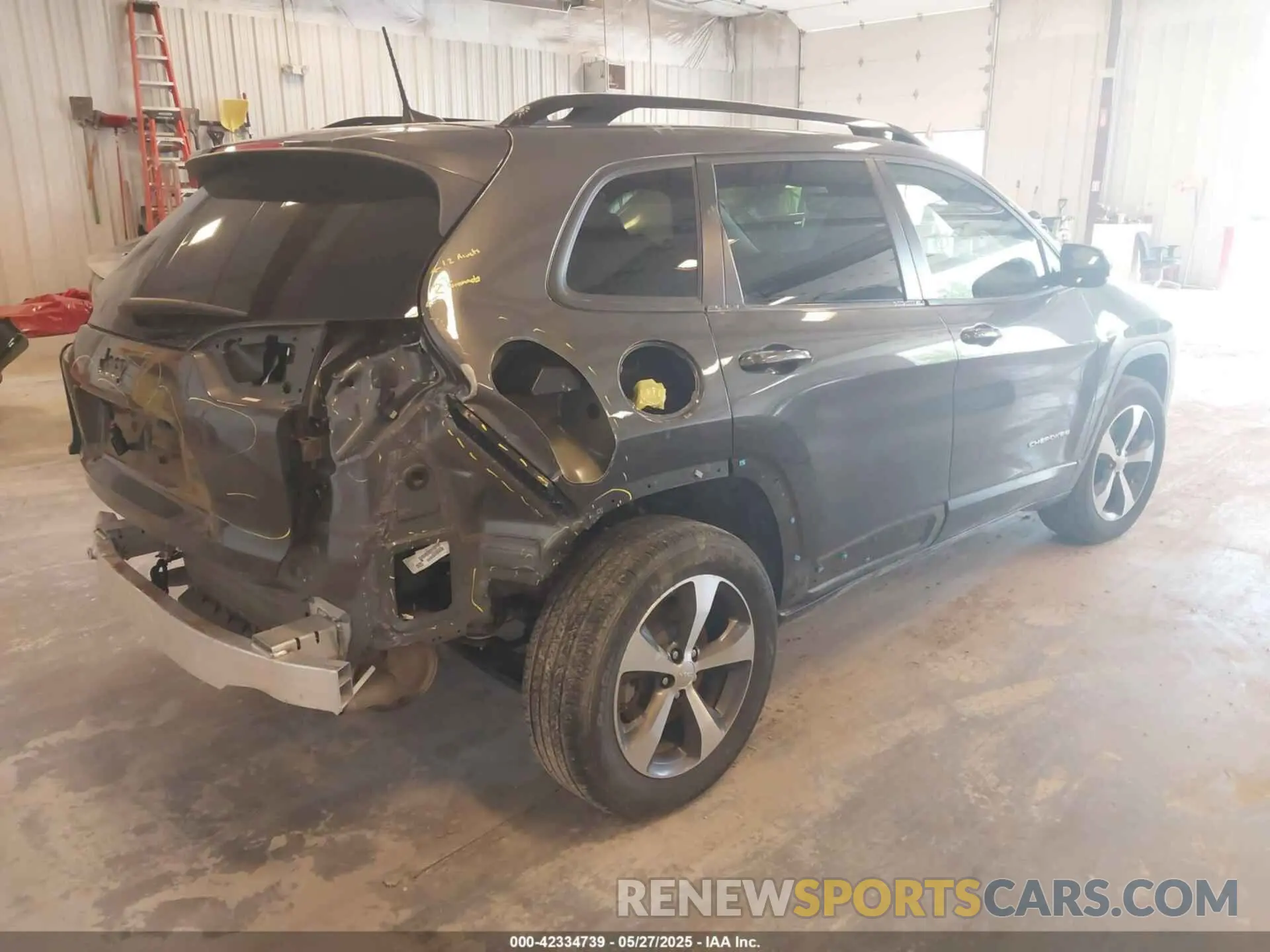 4 Photograph of a damaged car 1C4PJMDX6ND531424 JEEP CHEROKEE 2022