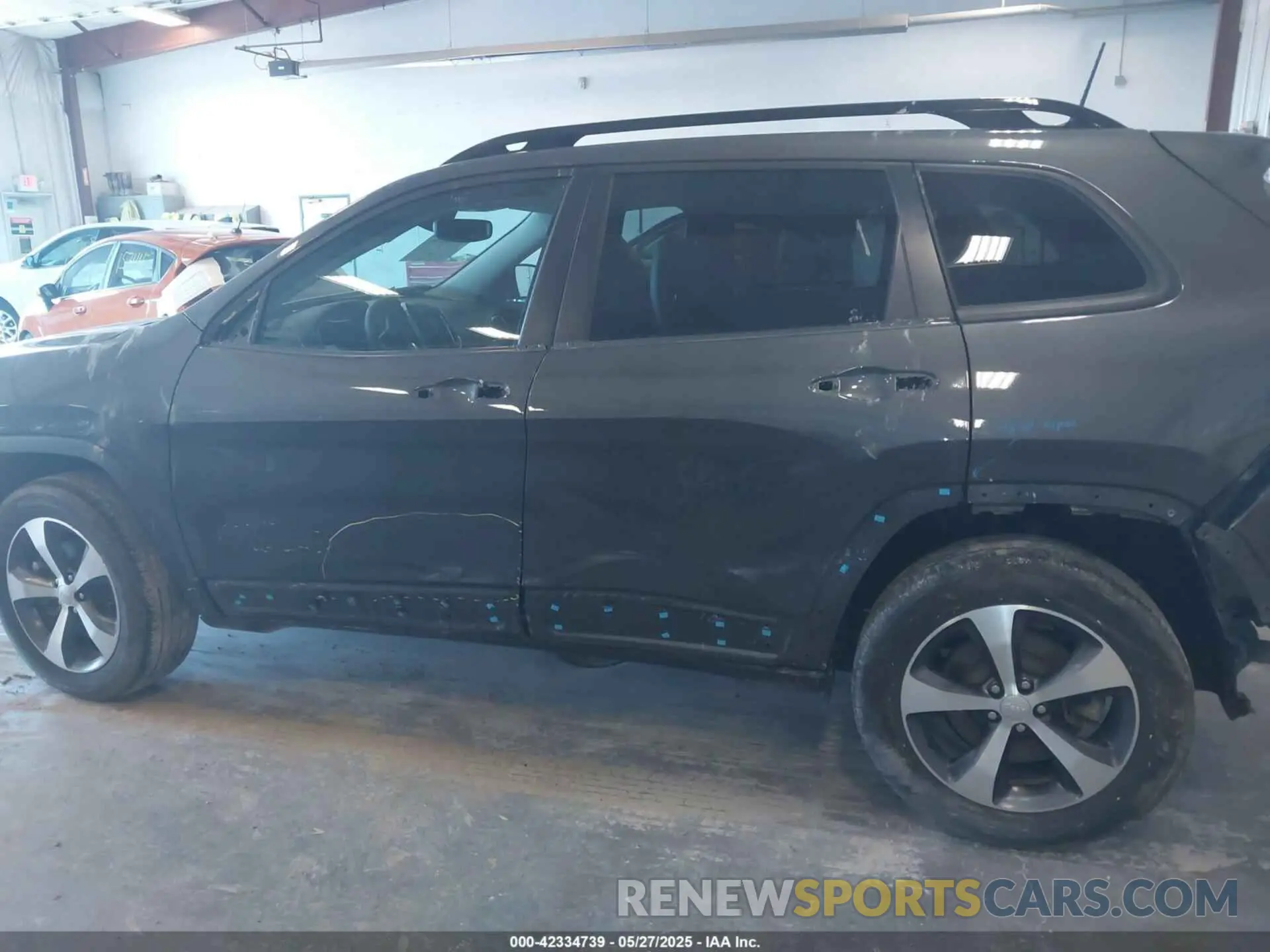 6 Photograph of a damaged car 1C4PJMDX6ND531424 JEEP CHEROKEE 2022