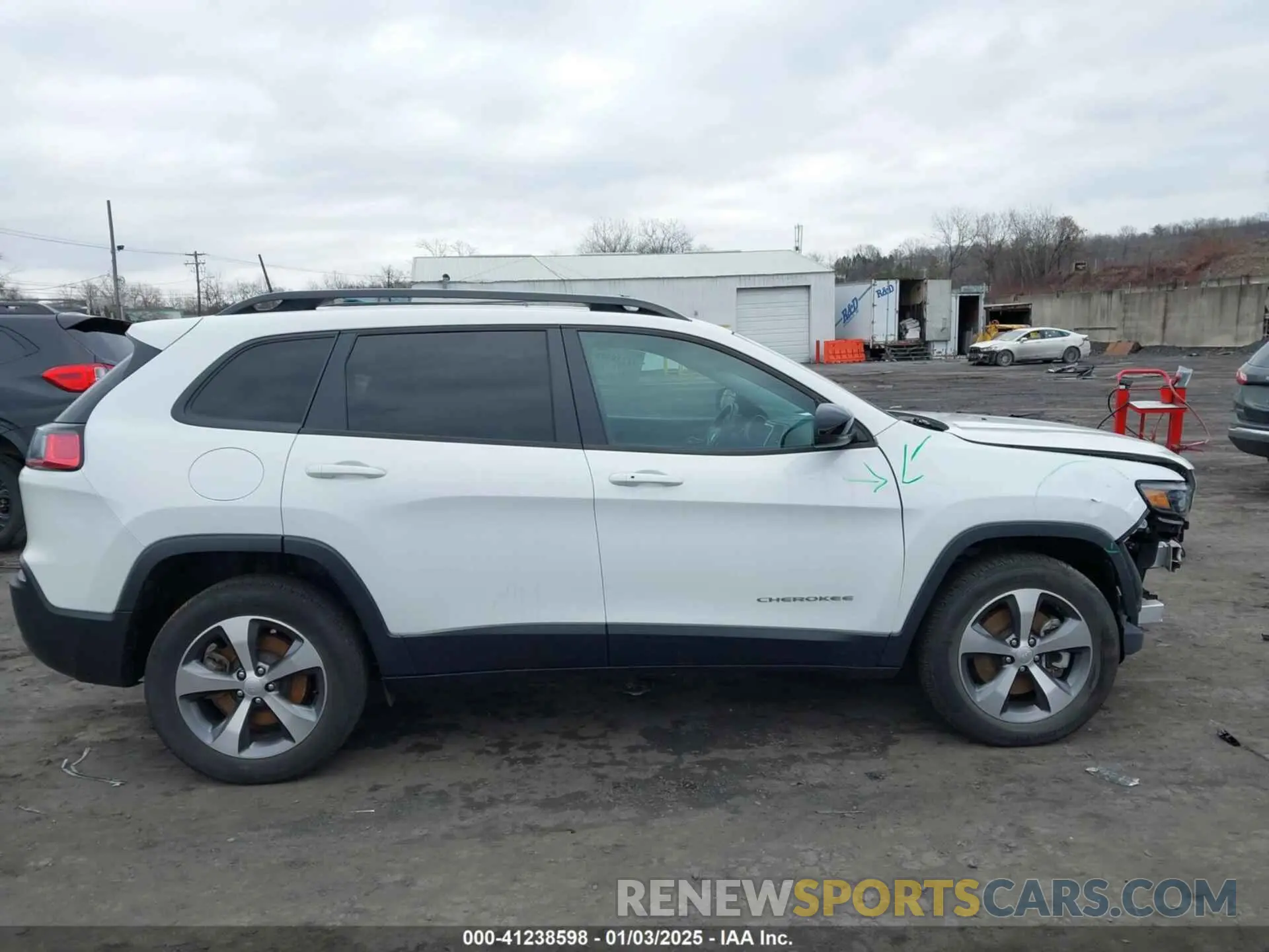 13 Photograph of a damaged car 1C4PJMDX6ND550698 JEEP CHEROKEE 2022
