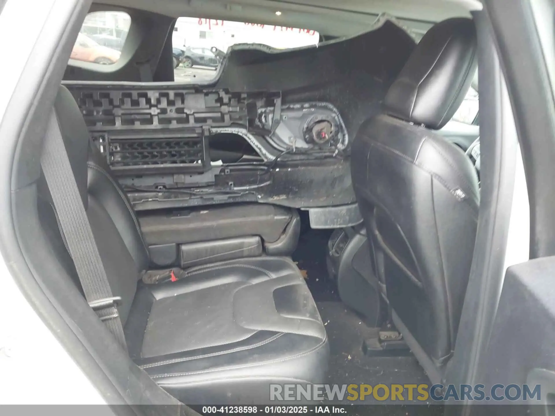 8 Photograph of a damaged car 1C4PJMDX6ND550698 JEEP CHEROKEE 2022