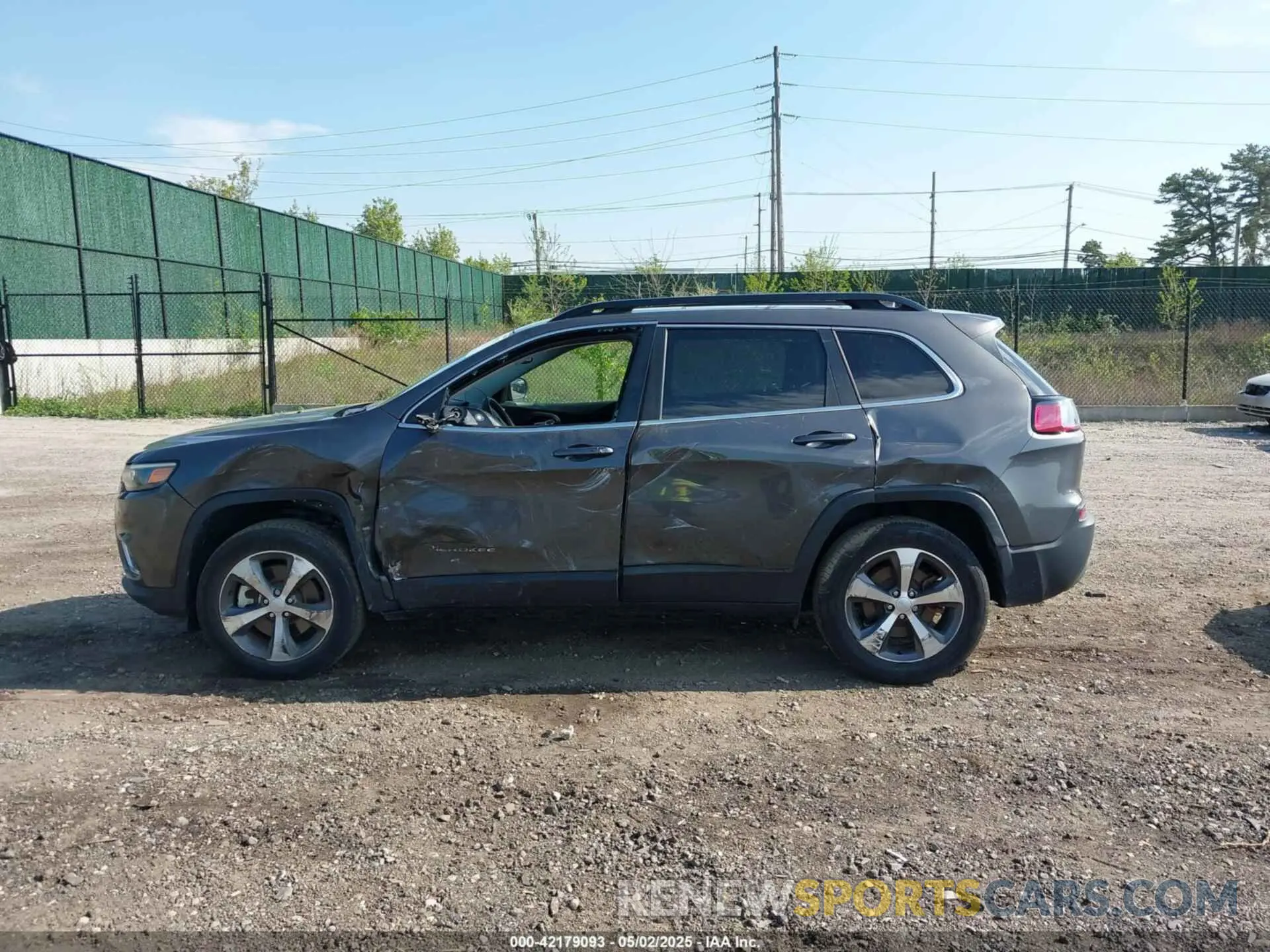 14 Photograph of a damaged car 1C4PJMDX9ND509157 JEEP CHEROKEE 2022
