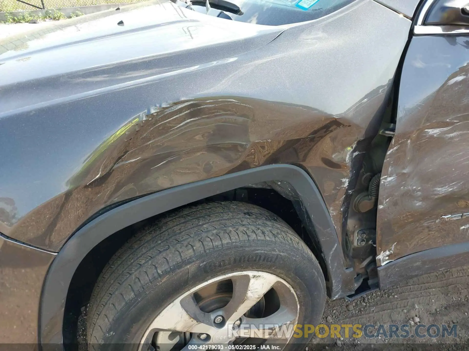 17 Photograph of a damaged car 1C4PJMDX9ND509157 JEEP CHEROKEE 2022