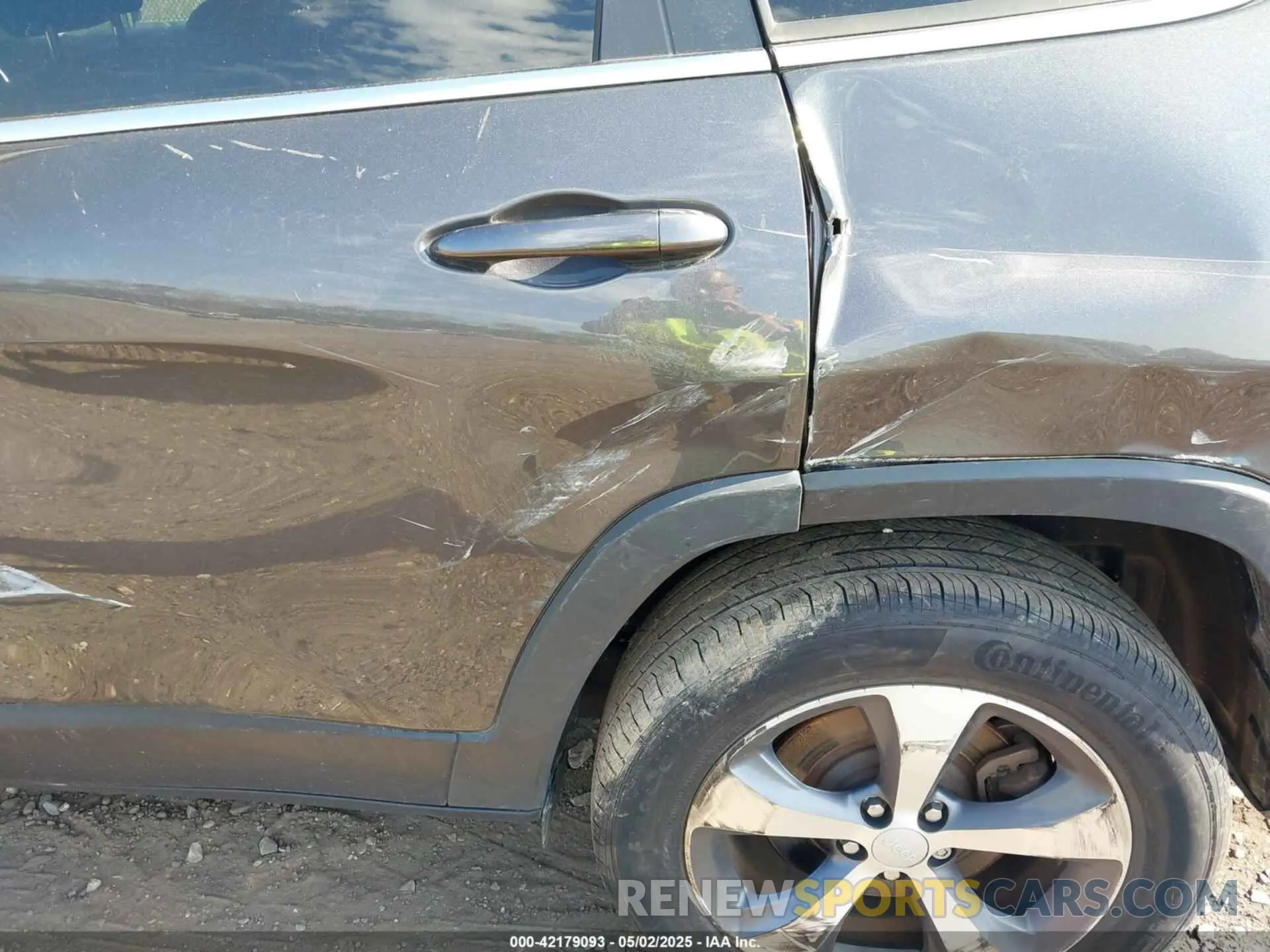 19 Photograph of a damaged car 1C4PJMDX9ND509157 JEEP CHEROKEE 2022