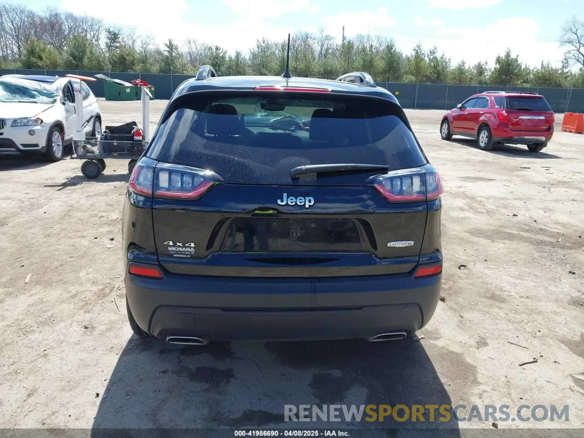 17 Photograph of a damaged car 1C4PJMMN1ND527294 JEEP CHEROKEE 2022